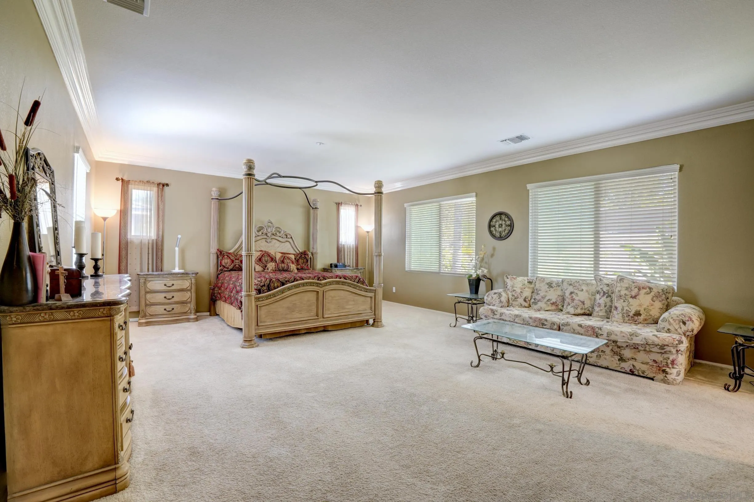 https://cdn.realtyfeed.com/cdn/127/260019303/83c8bfc20d687657ad1fcf555119f355.webp