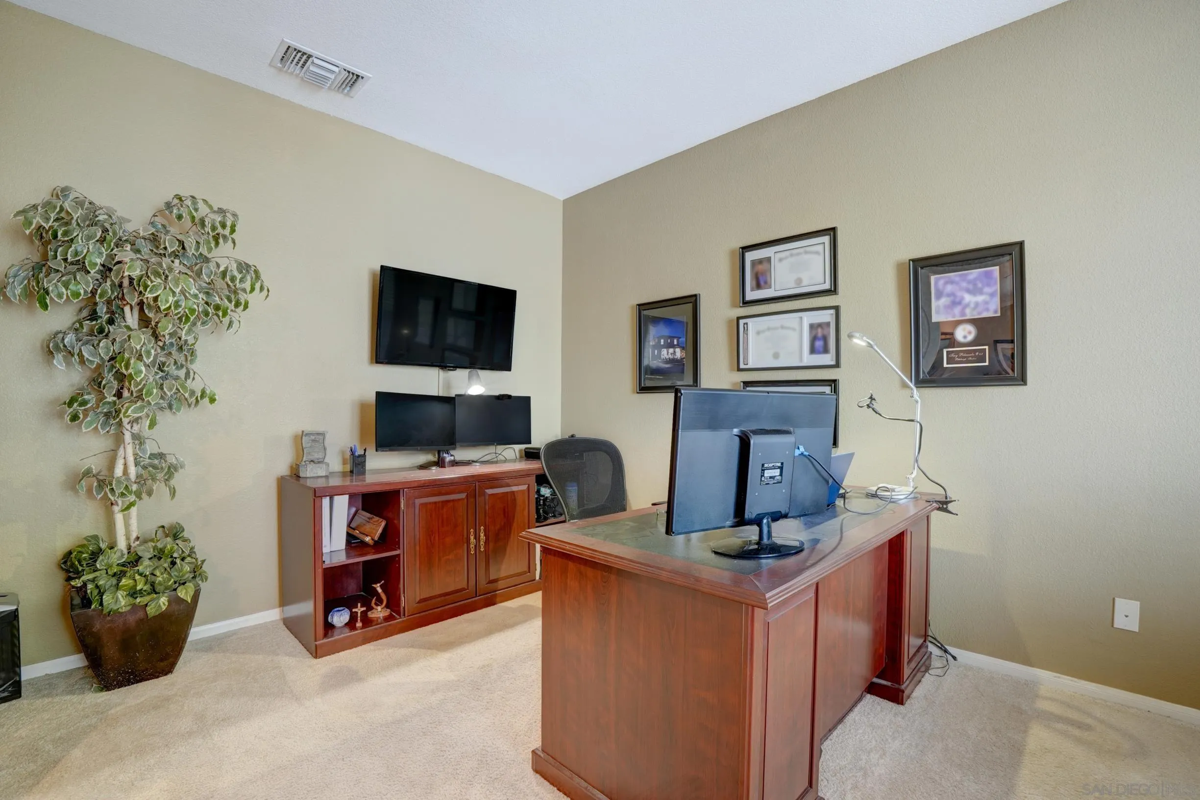 https://cdn.realtyfeed.com/cdn/127/260019303/ea3df325cdf4f76cd93515f040a1a2c2.webp