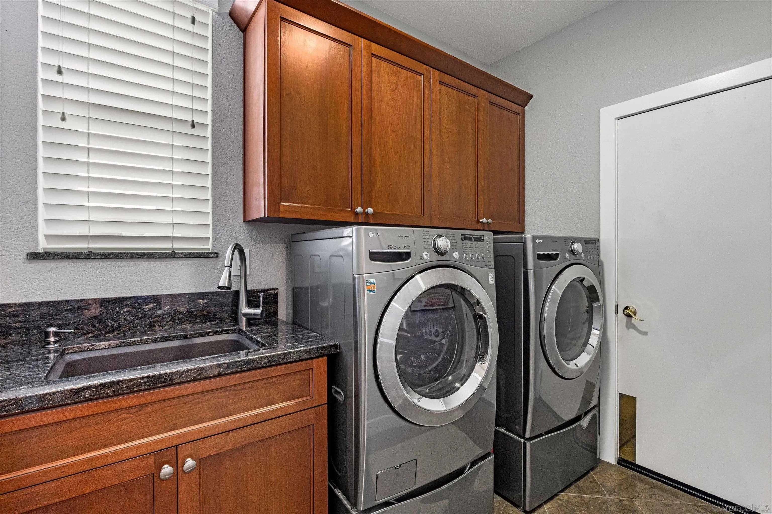 https://cdn.realtyfeed.com/cdn/127/260019304/2bafac807867805b3da642bbb26b150f.webp