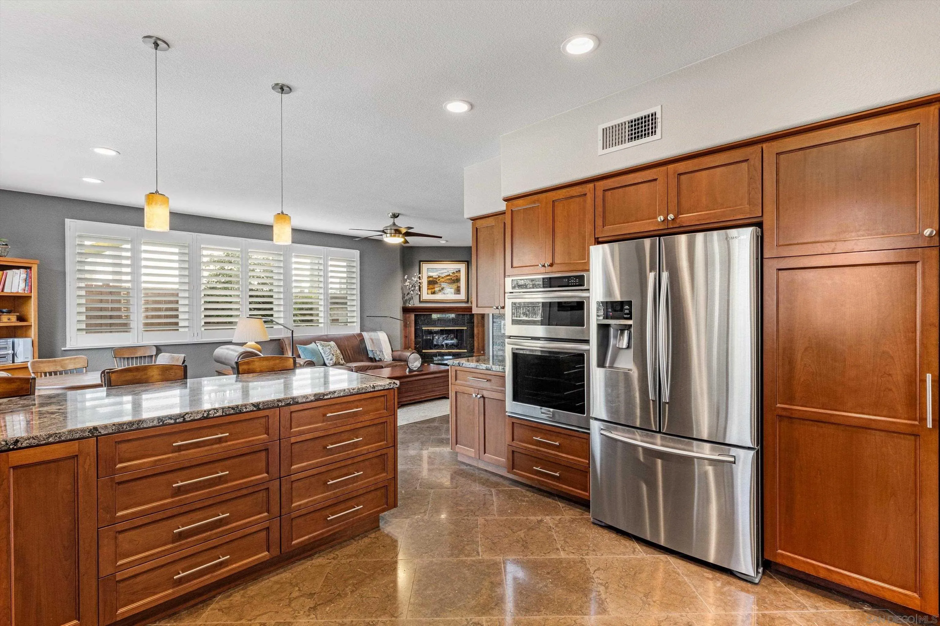 https://cdn.realtyfeed.com/cdn/127/260019304/909db4c8820e6f786f13aff1c19f15de.webp