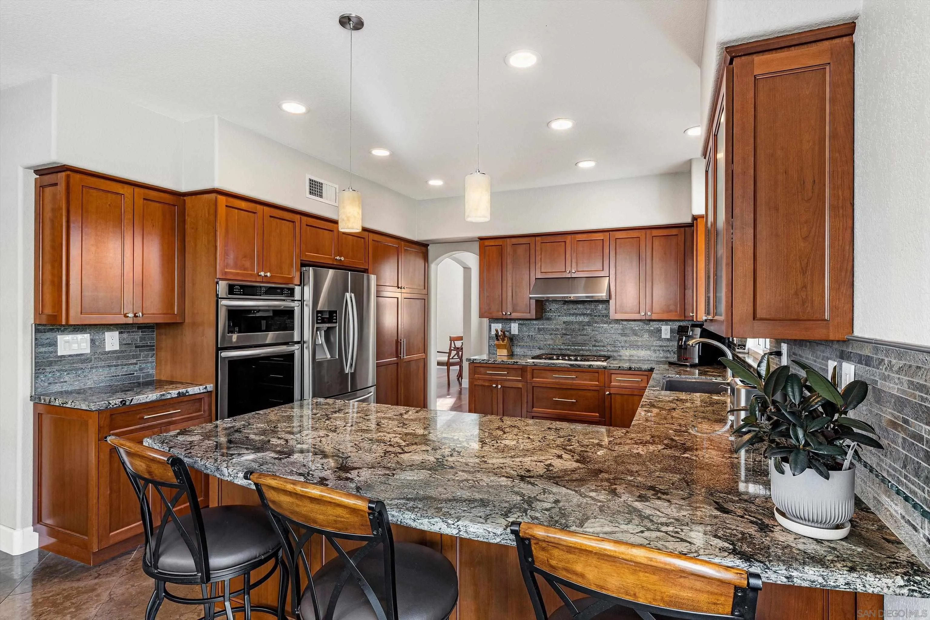 https://cdn.realtyfeed.com/cdn/127/260019304/de715734db99695dd9372344d66343ca.webp