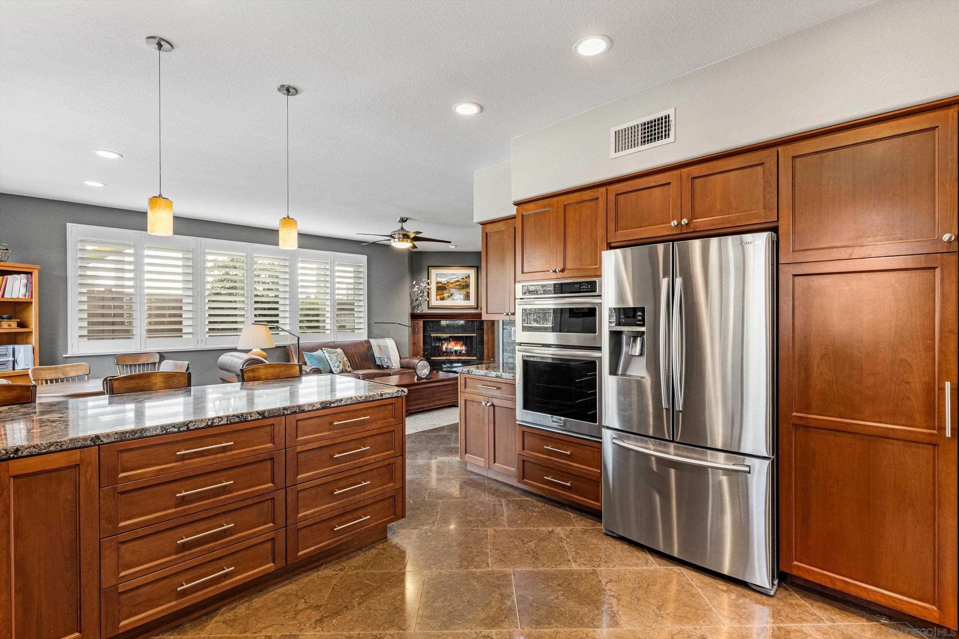 https://cdn.realtyfeed.com/cdn/127/260019304/e1e10549d425bedd7feb4592c5234c7a.webp