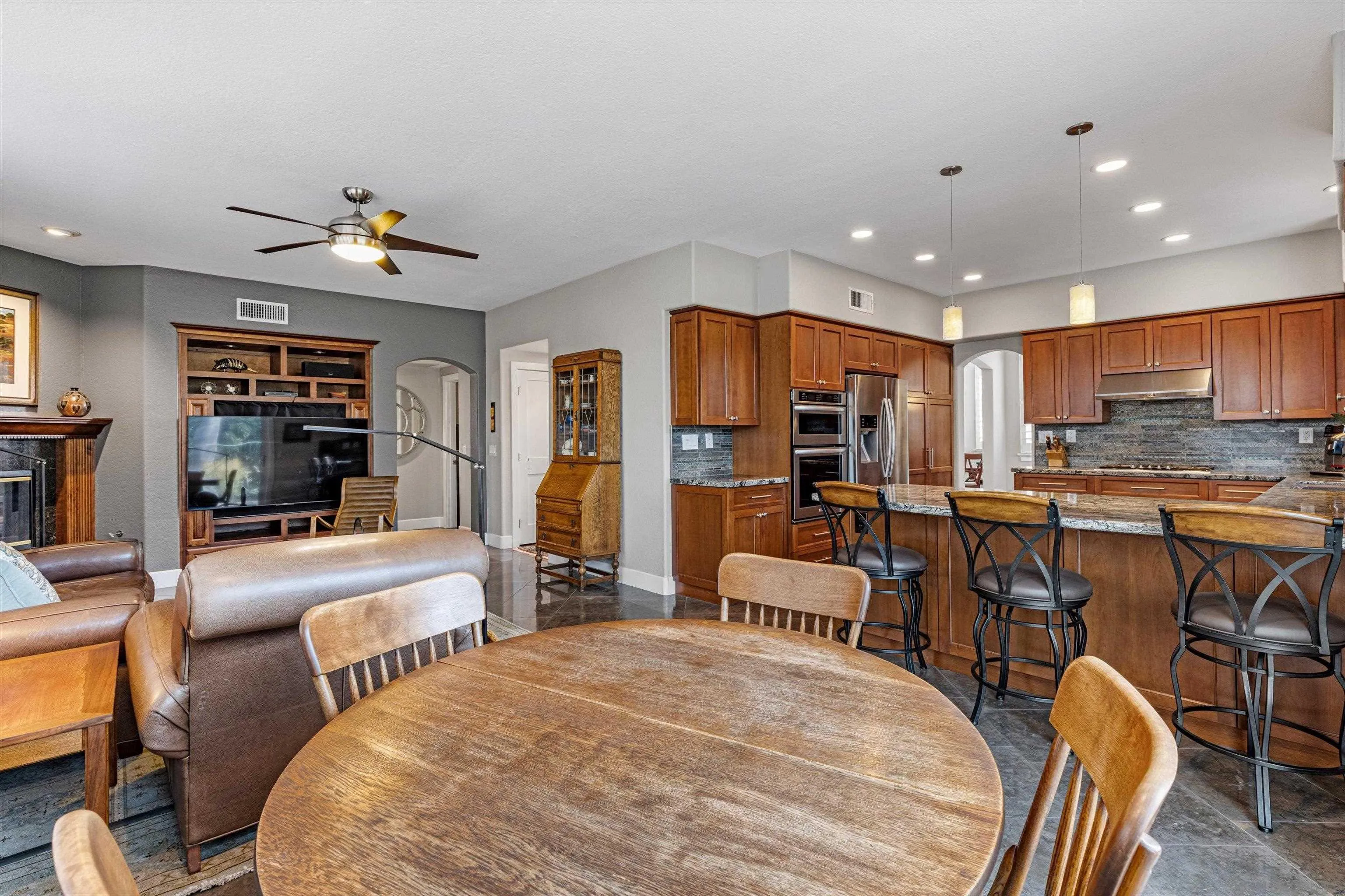 https://cdn.realtyfeed.com/cdn/127/260019304/e8eb7ea71ca0c3978da7b4379bd60fd4.webp
