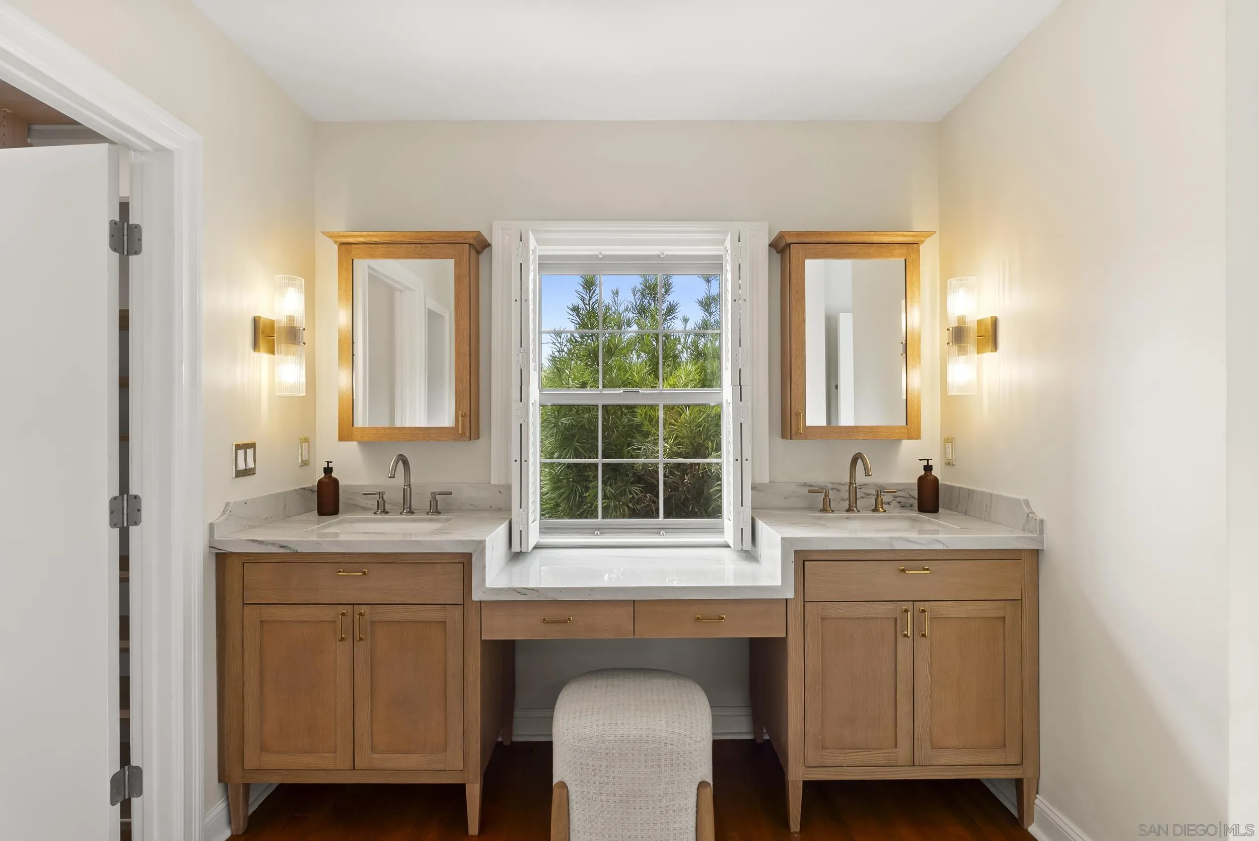 https://cdn.realtyfeed.com/cdn/127/260019305/8ada880ba583315c2115c34ac759ce3d.webp
