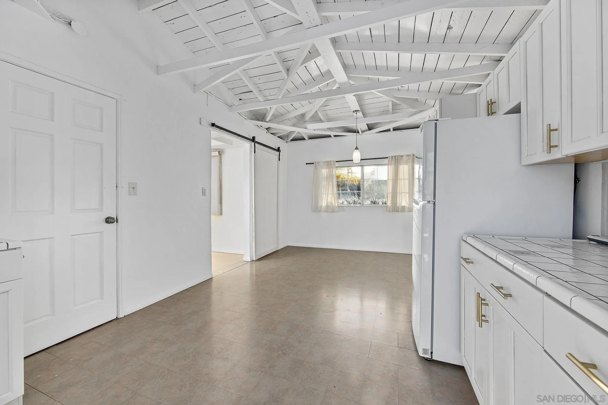 https://cdn.realtyfeed.com/cdn/127/260019306/bd2515ba553c3a2477df93f01b1d9924.webp
