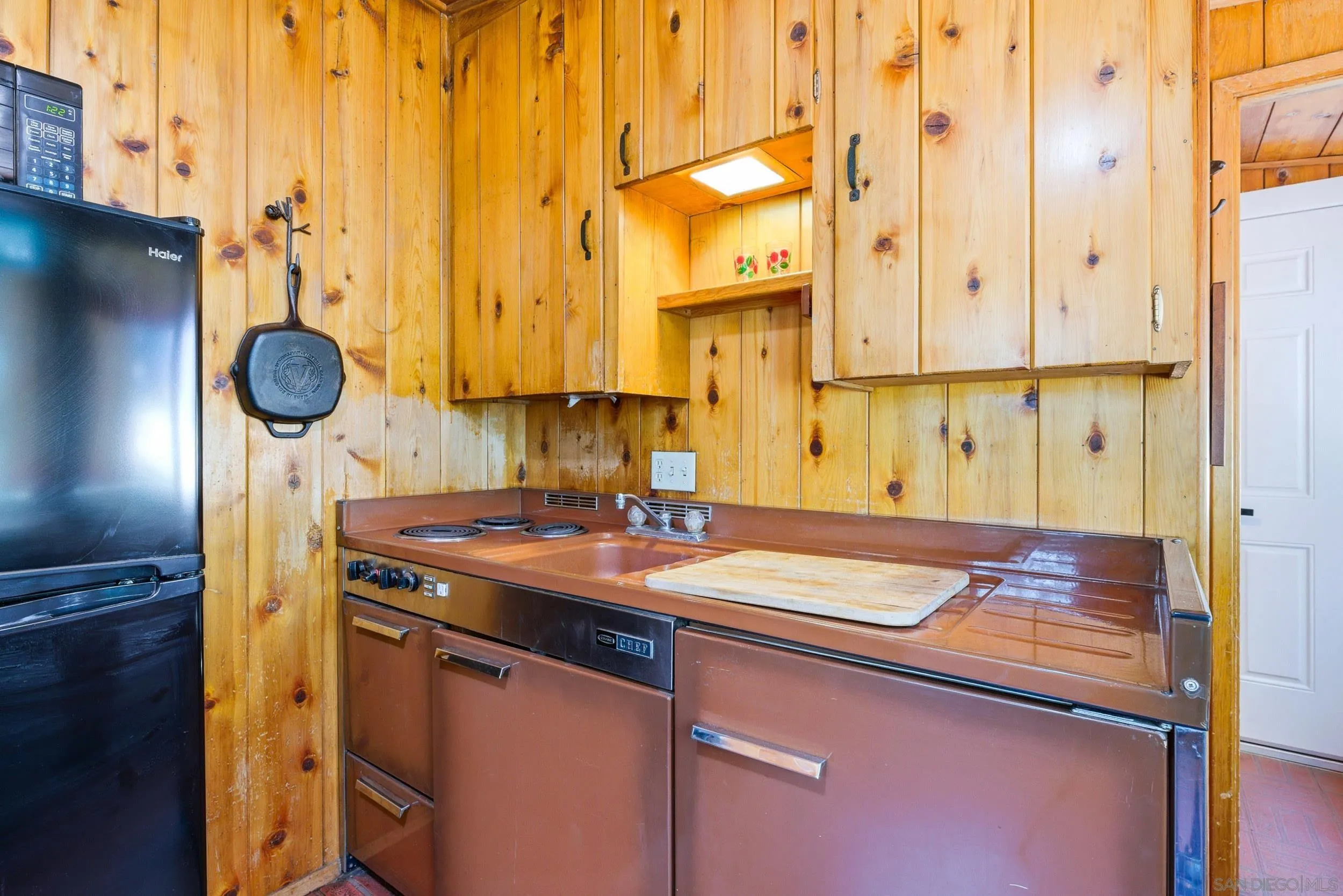 https://cdn.realtyfeed.com/cdn/127/260019307/822d7416fd016fe34dd9ddbeb3a1827f.webp