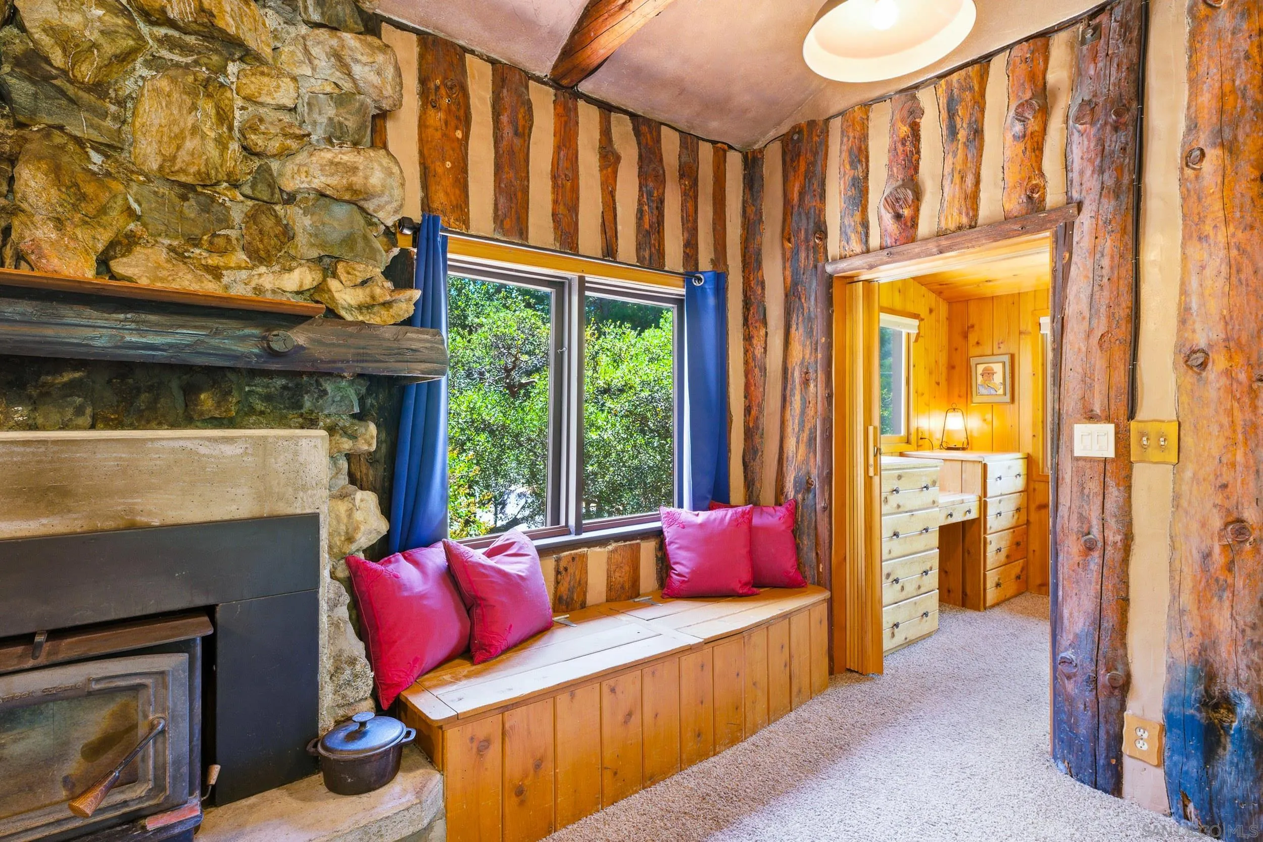 https://cdn.realtyfeed.com/cdn/127/260019307/9fefb1f37f300d82fe58b8e4598e5afb.webp