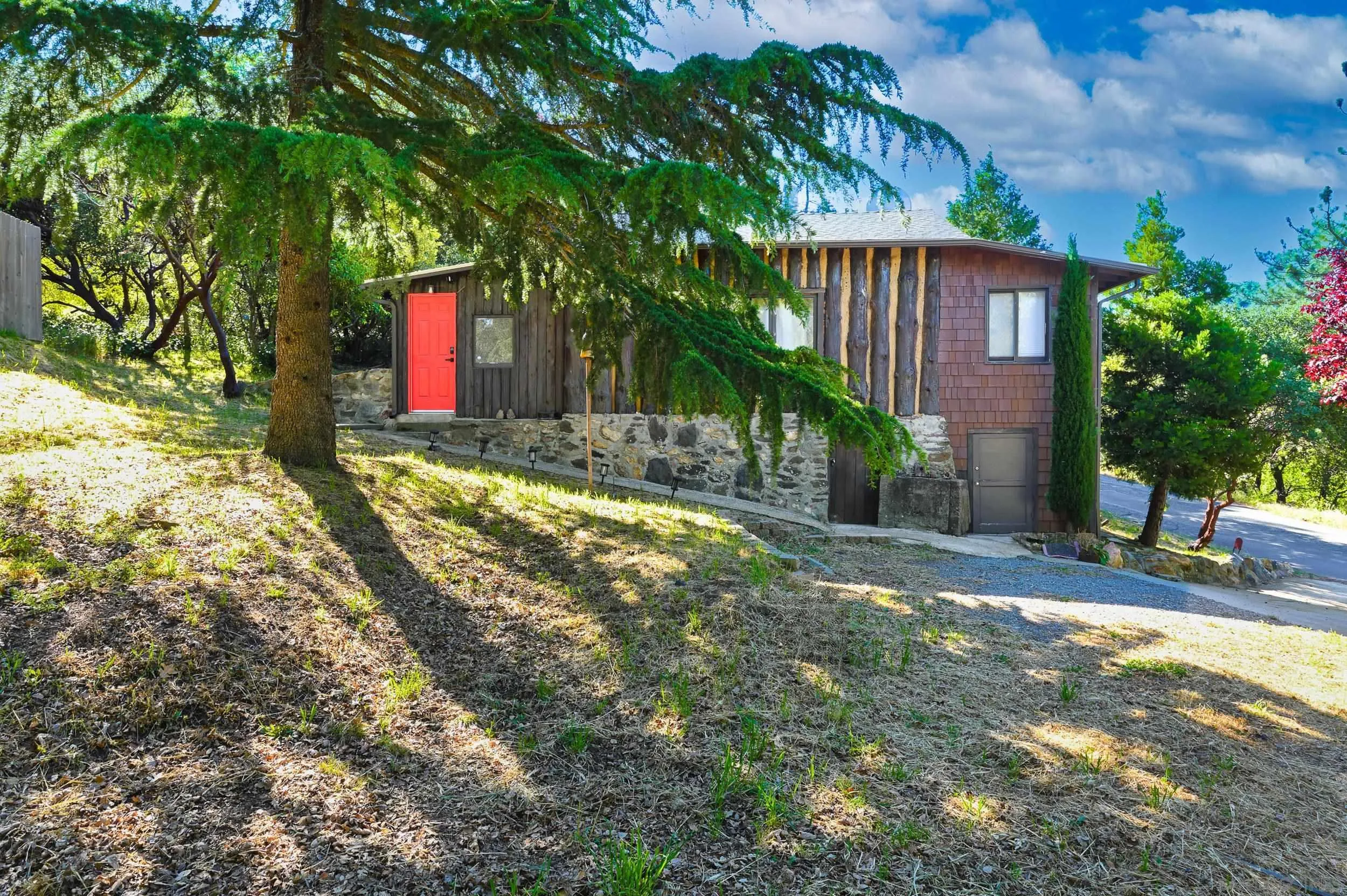 2727 Lakeview Dr