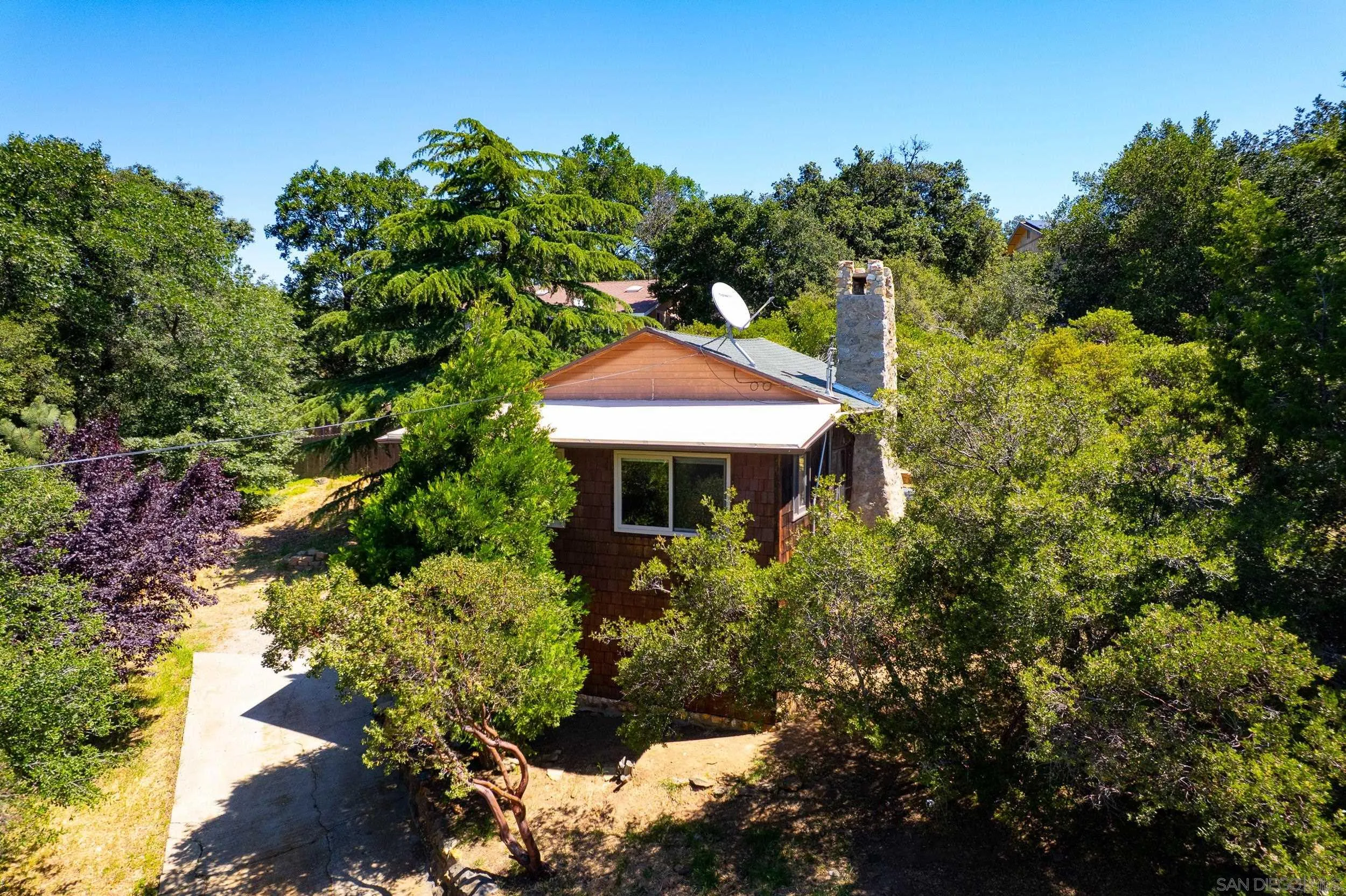 https://cdn.realtyfeed.com/cdn/127/260019307/ce72ad283f1bac6d6634fff90f43dcc6.webp