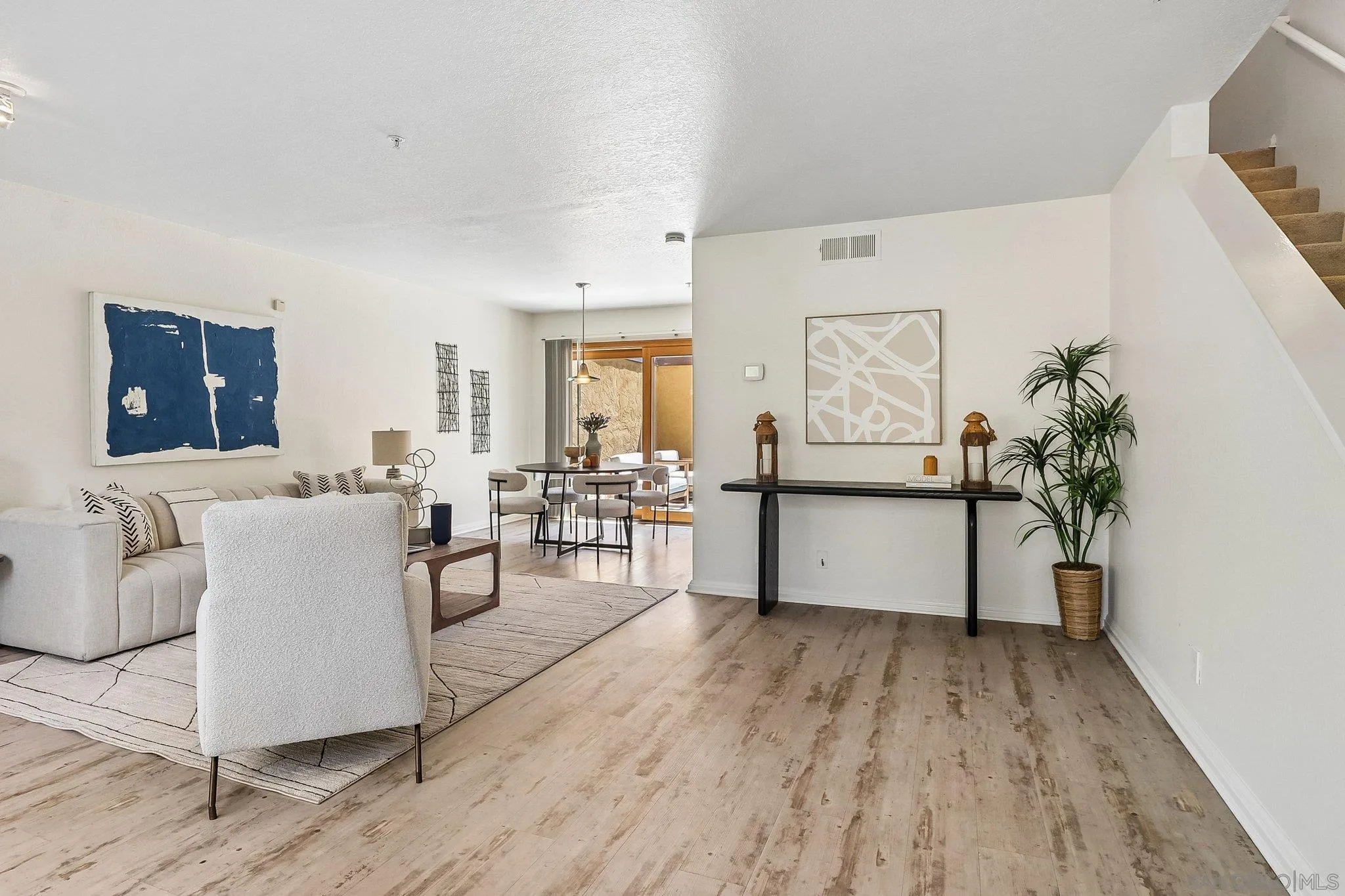 Photo #4: 260019308 Listing: Photo #4