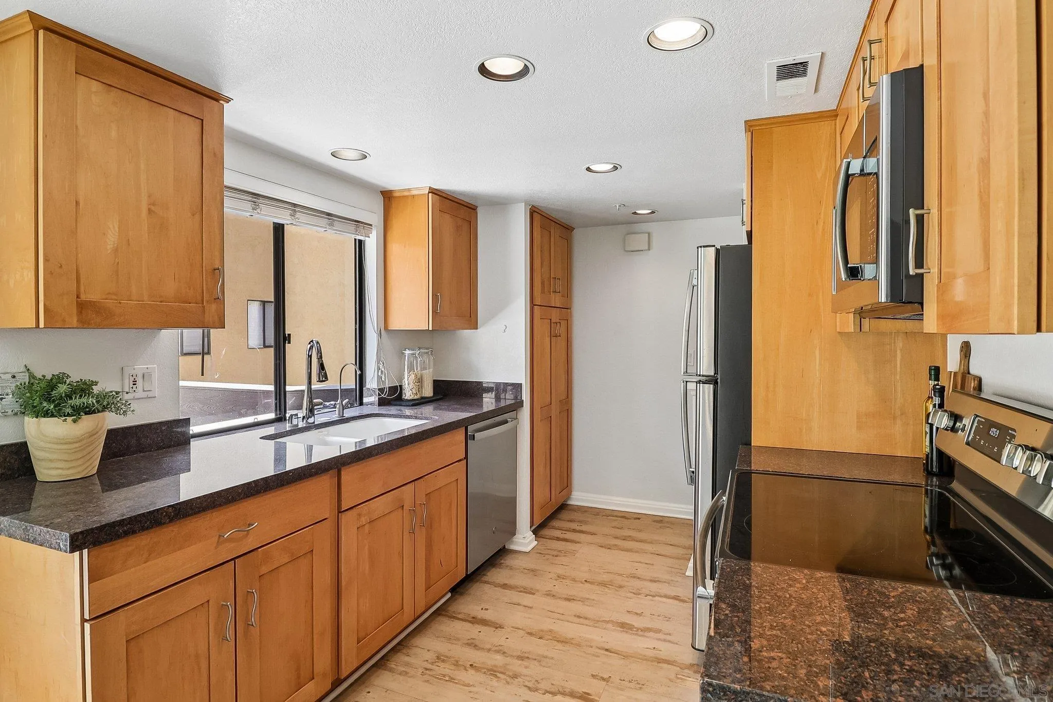 Photo #8: 260019308 Listing: Photo #8