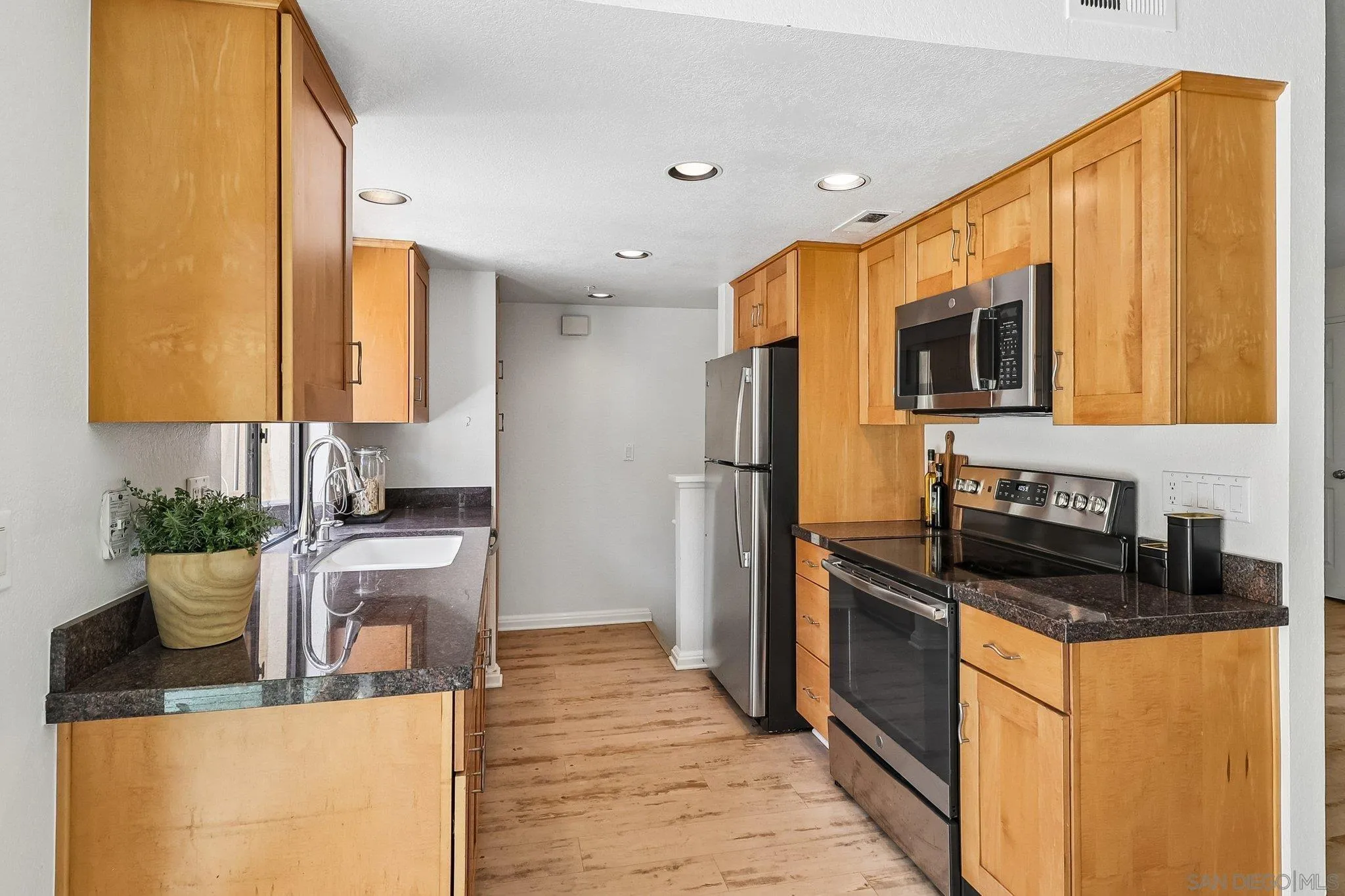 Photo #9: 260019308 Listing: Photo #9