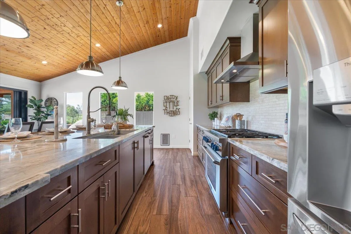 https://cdn.realtyfeed.com/cdn/127/260019310/e9bb069c0ea5467dde65476ea0373a43.webp