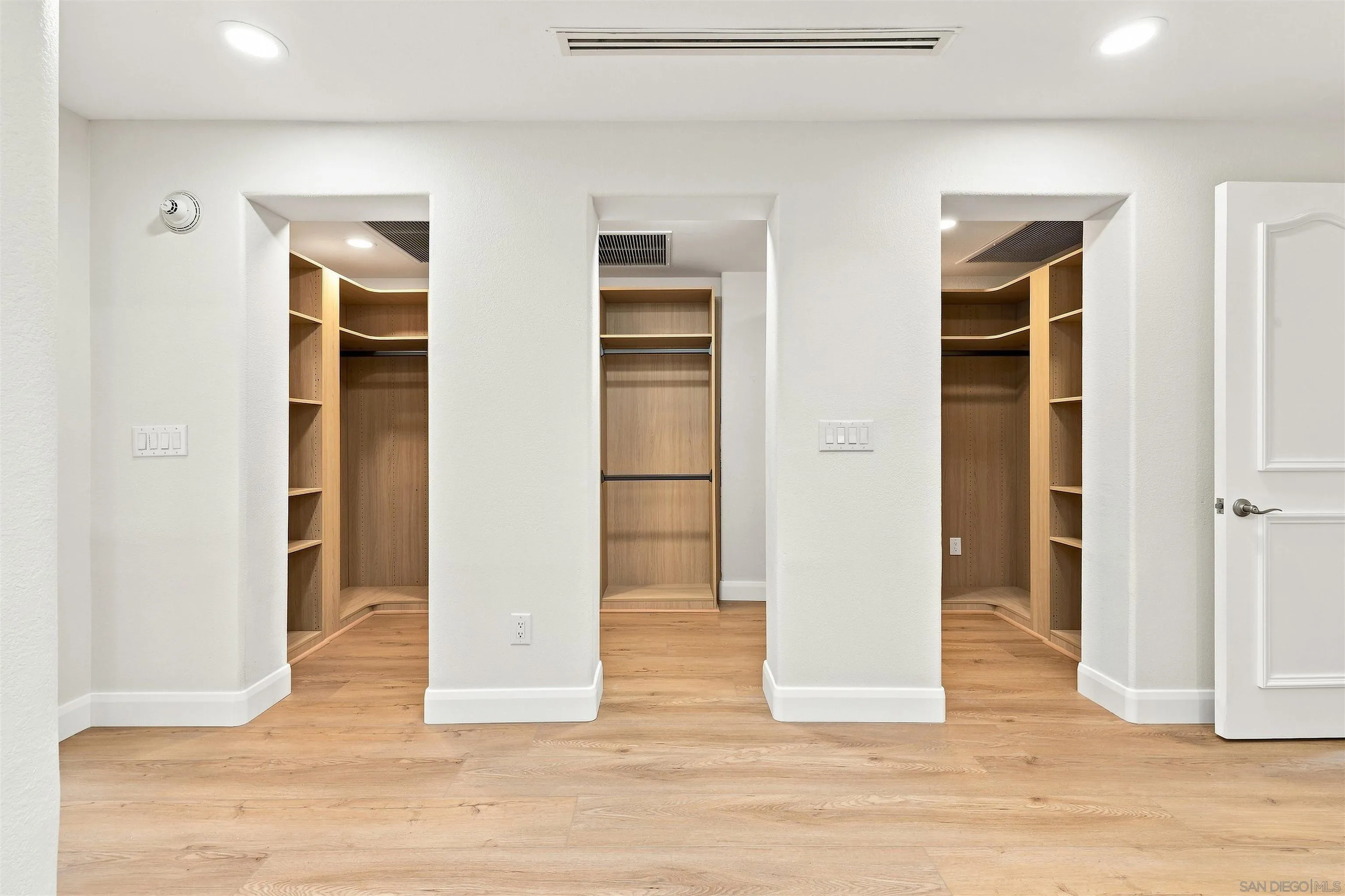 https://cdn.realtyfeed.com/cdn/127/260019315/f0b9018c2e9e71f4544ac10814fb0348.webp
