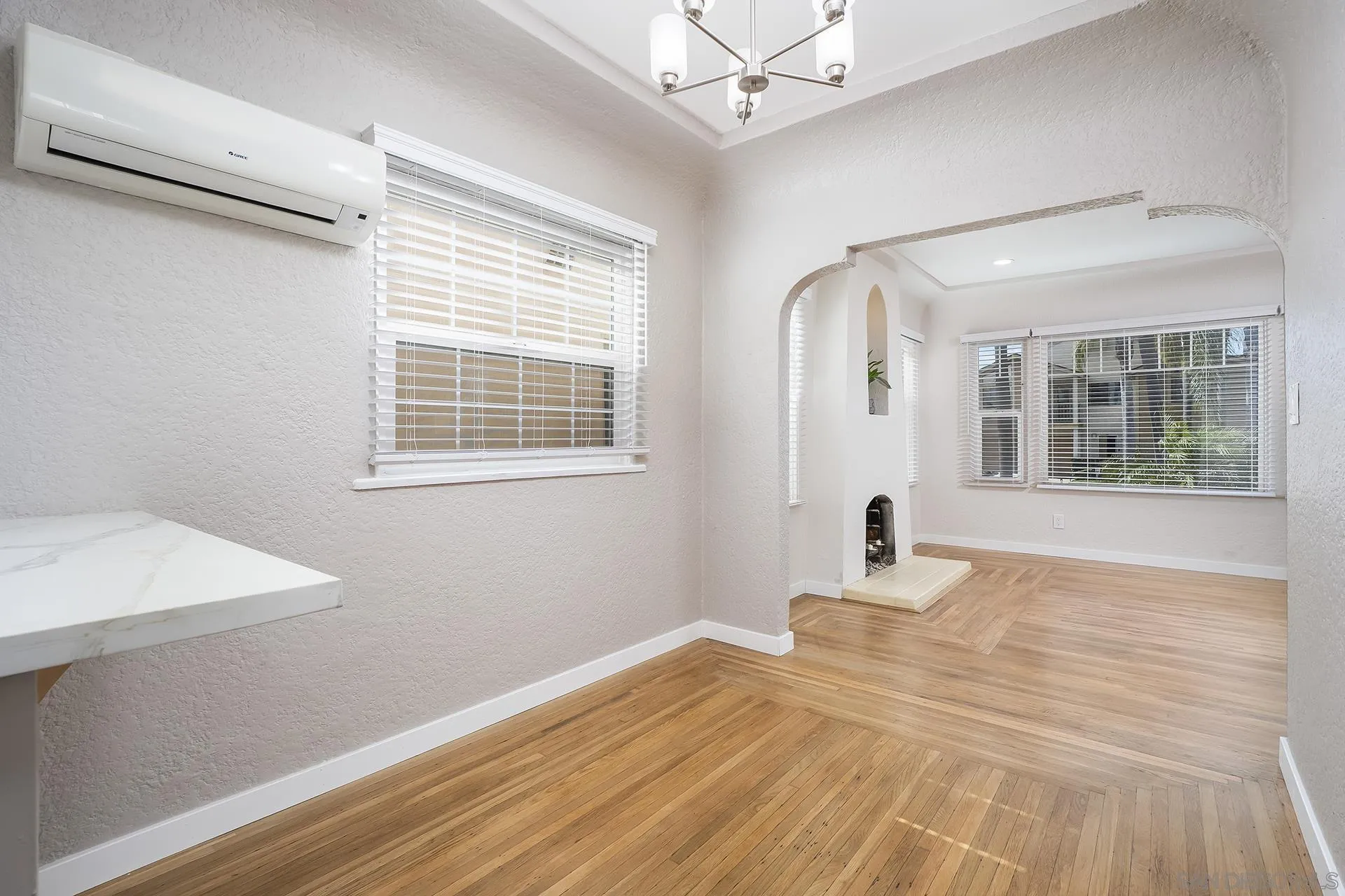 https://cdn.realtyfeed.com/cdn/127/260019316/8f27aa8ff1f052c5ae648e3b8685b681.webp