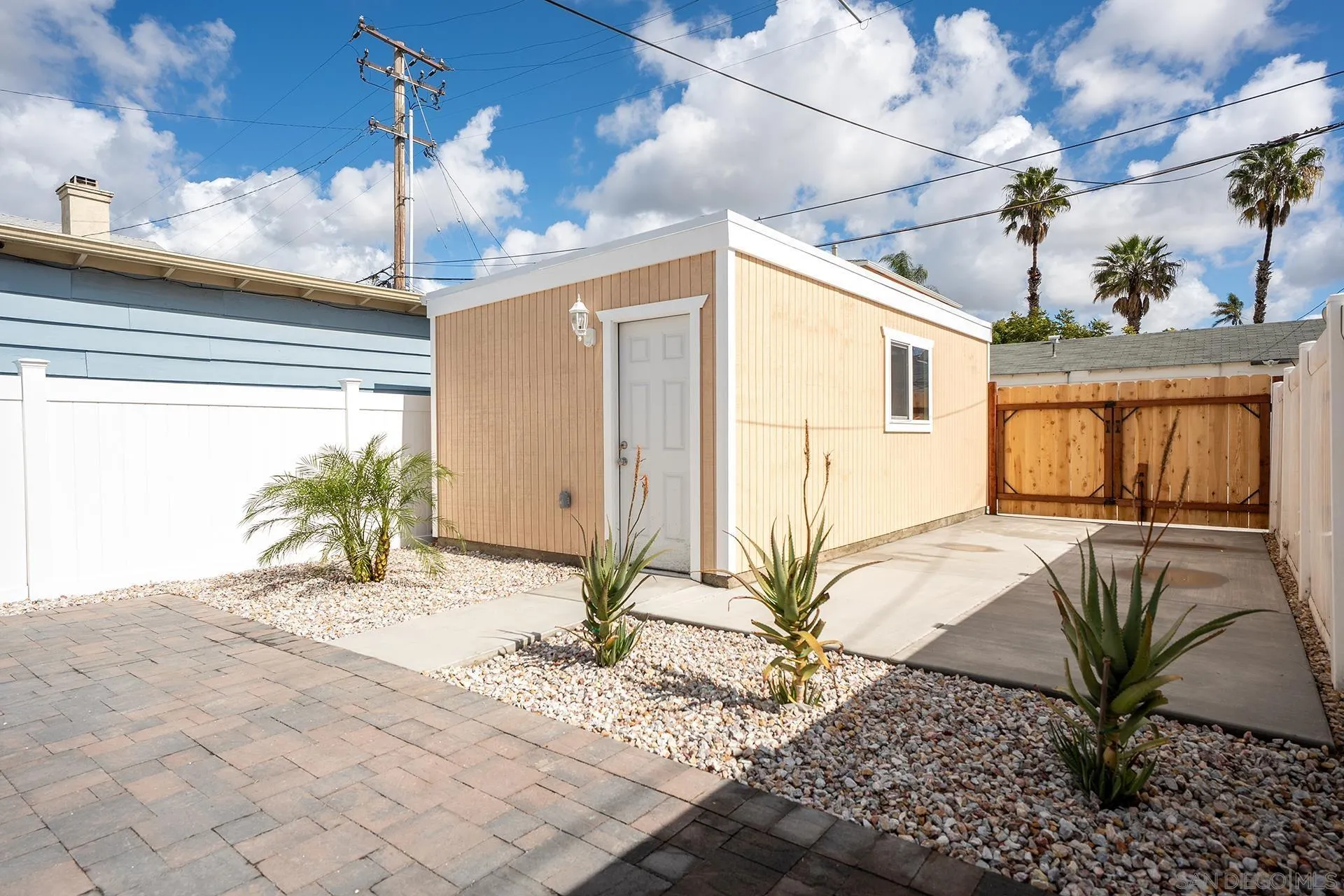 https://cdn.realtyfeed.com/cdn/127/260019316/99d4b378846e5e47eba814833500bd90.webp