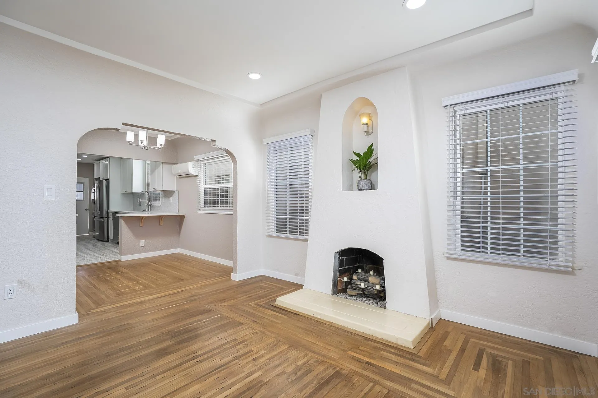 https://cdn.realtyfeed.com/cdn/127/260019316/b72d4daa536a0fdcc48c408d2b801d1b.webp