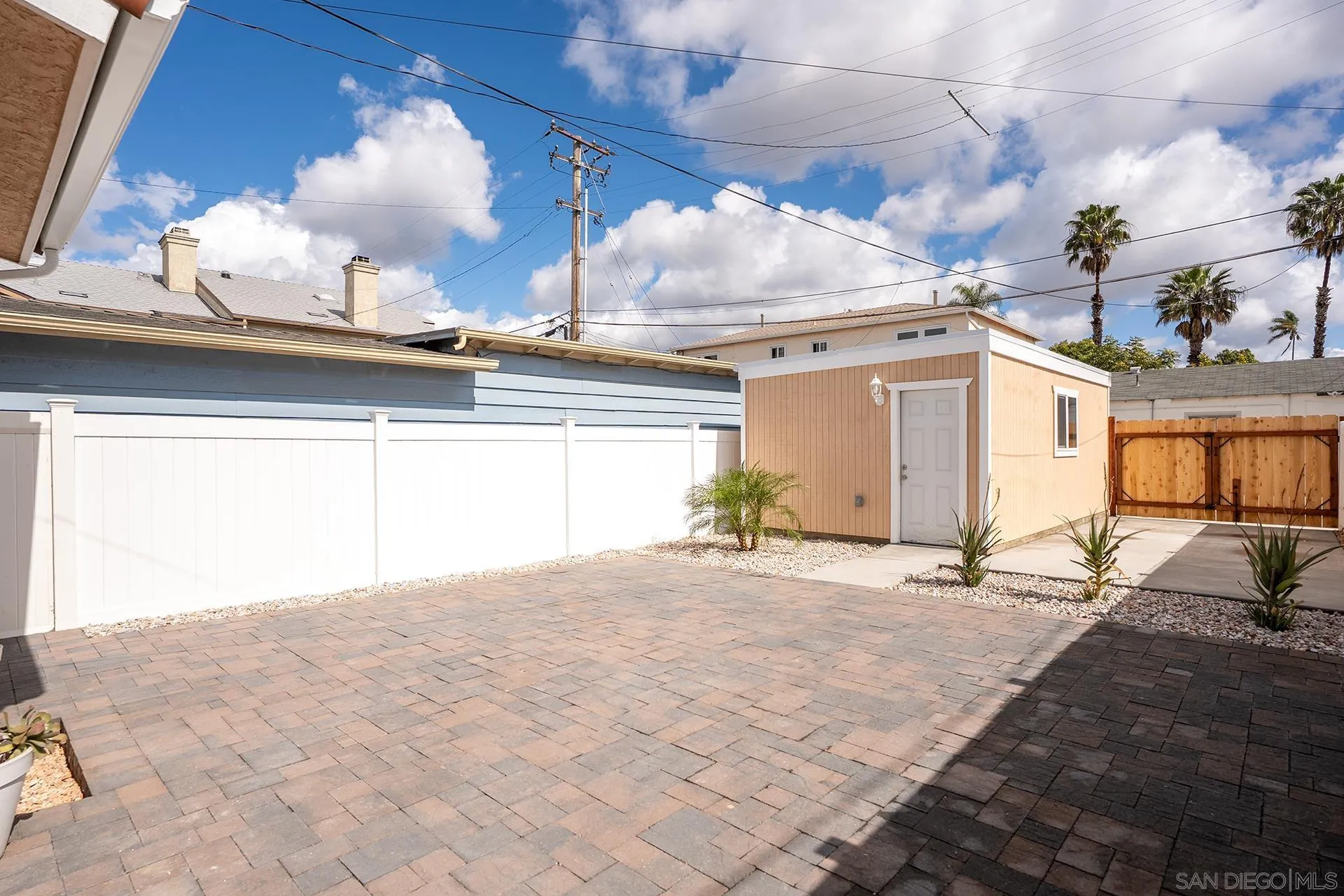 https://cdn.realtyfeed.com/cdn/127/260019316/ee4dfbaba641ba35e7e657c70d293cf0.webp