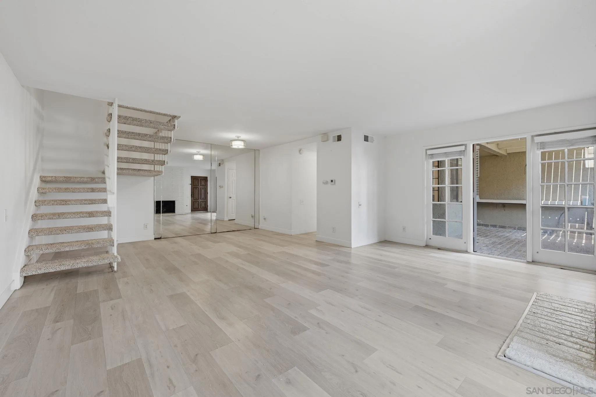 Photo #2: 260019317 Listing: Photo #2