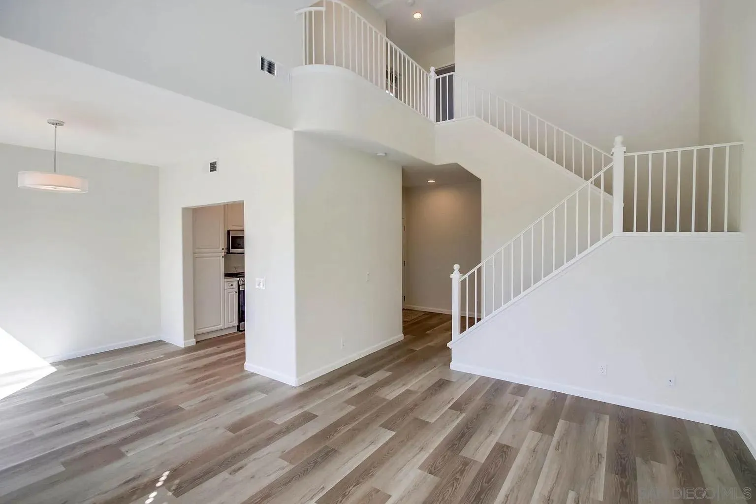 Photo #5: 260019318 Listing: Photo #5