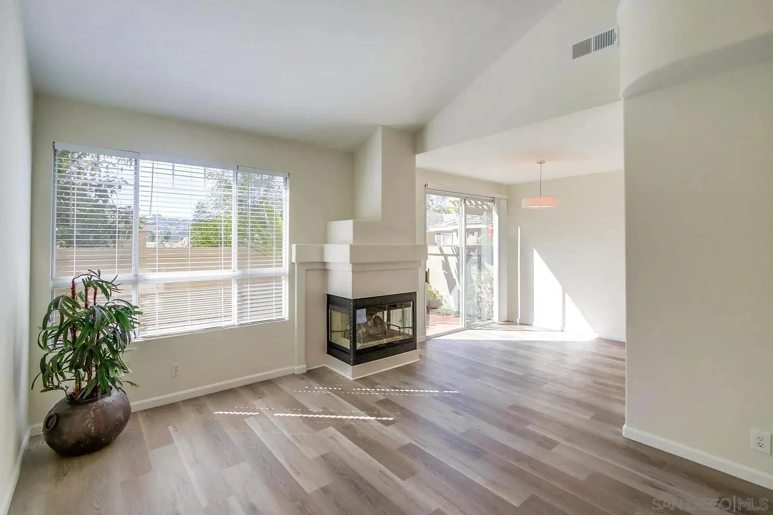 Photo #10: 260019318 Listing: Photo #10