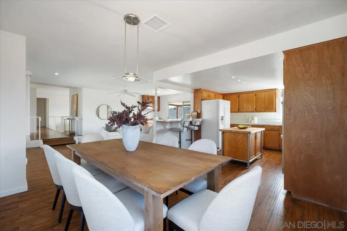 https://cdn.realtyfeed.com/cdn/127/260019321/6ce9b373faed00c673de03edccf2457e.webp
