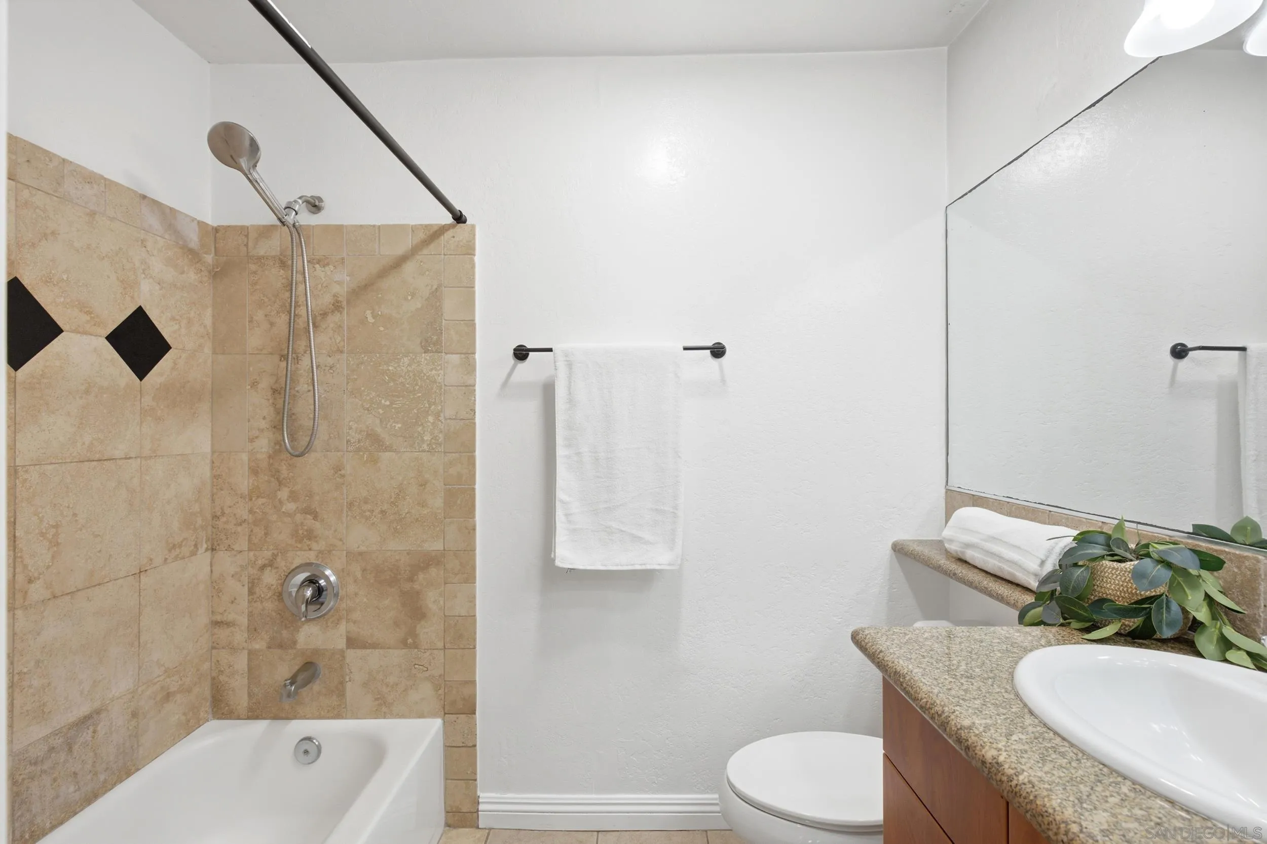 Photo #17: 260019323 Listing: Photo #17