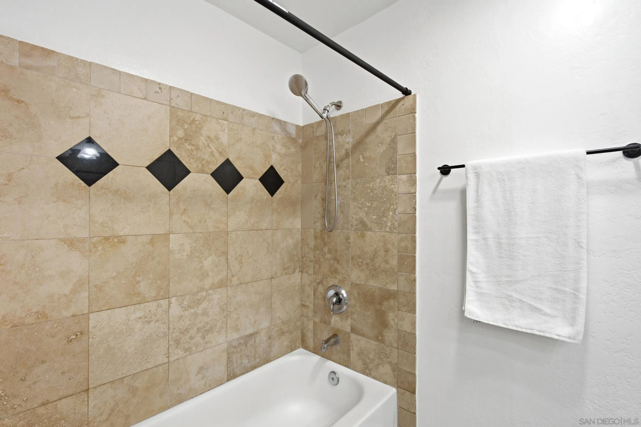 Photo #19: 260019323 Listing: Photo #19