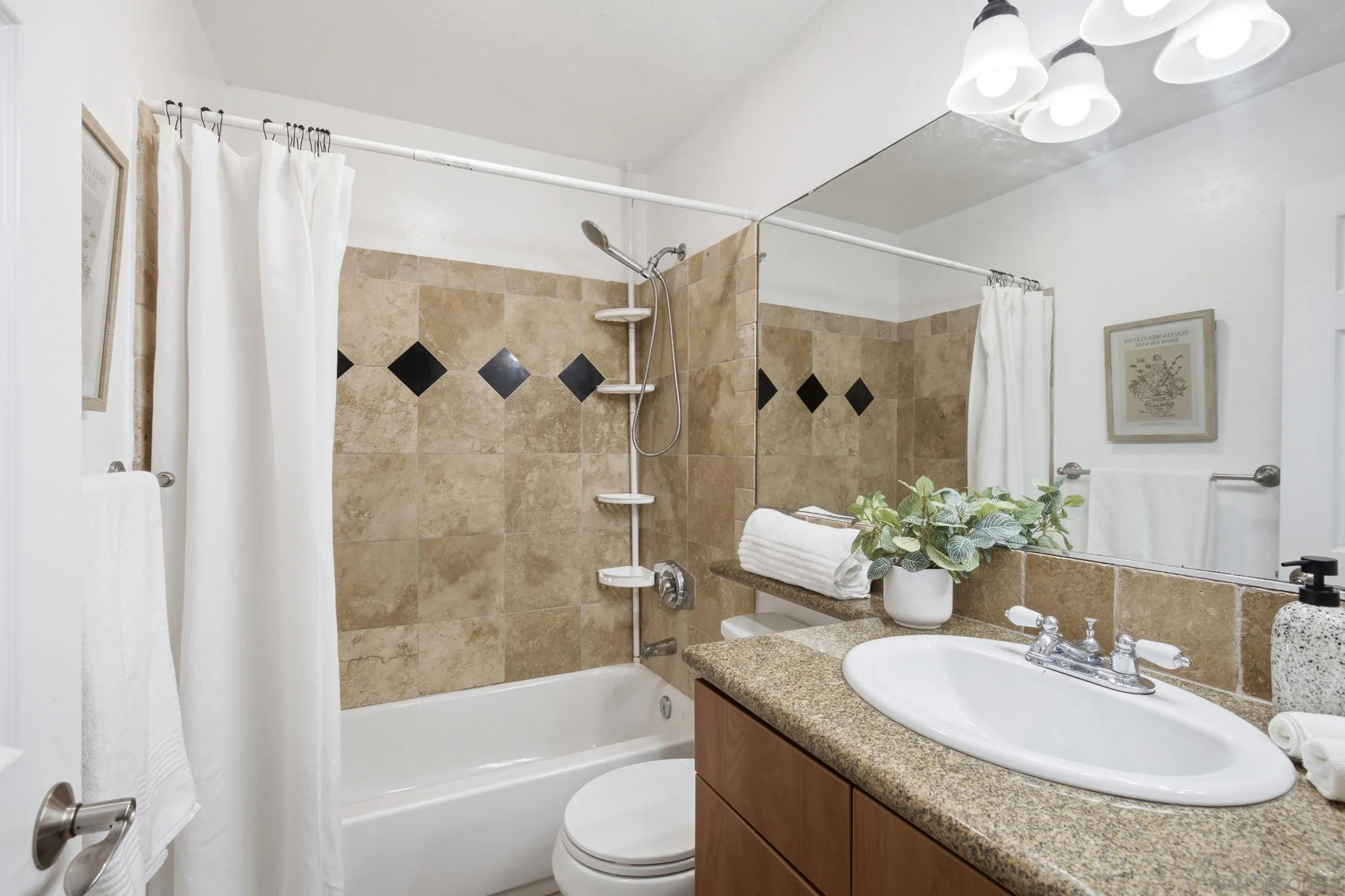 Photo #13: 260019323 Listing: Photo #13