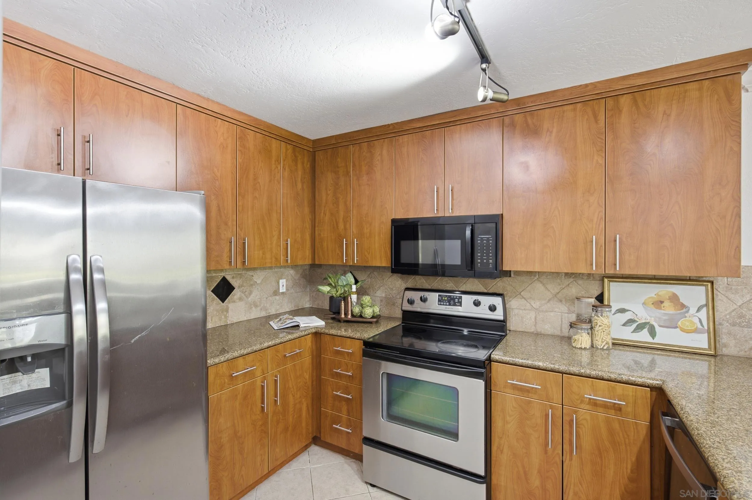 https://cdn.realtyfeed.com/cdn/127/260019323/fa06af7a9b9b694b13055ae4b0d0afd5.webp