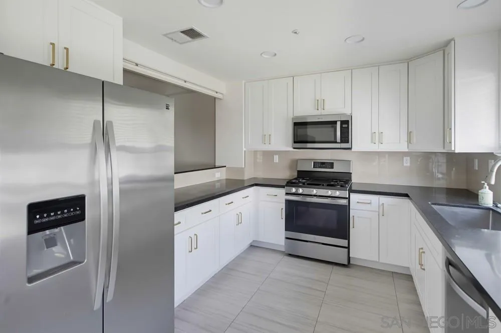 Photo #17: 260019324 Listing: Photo #17