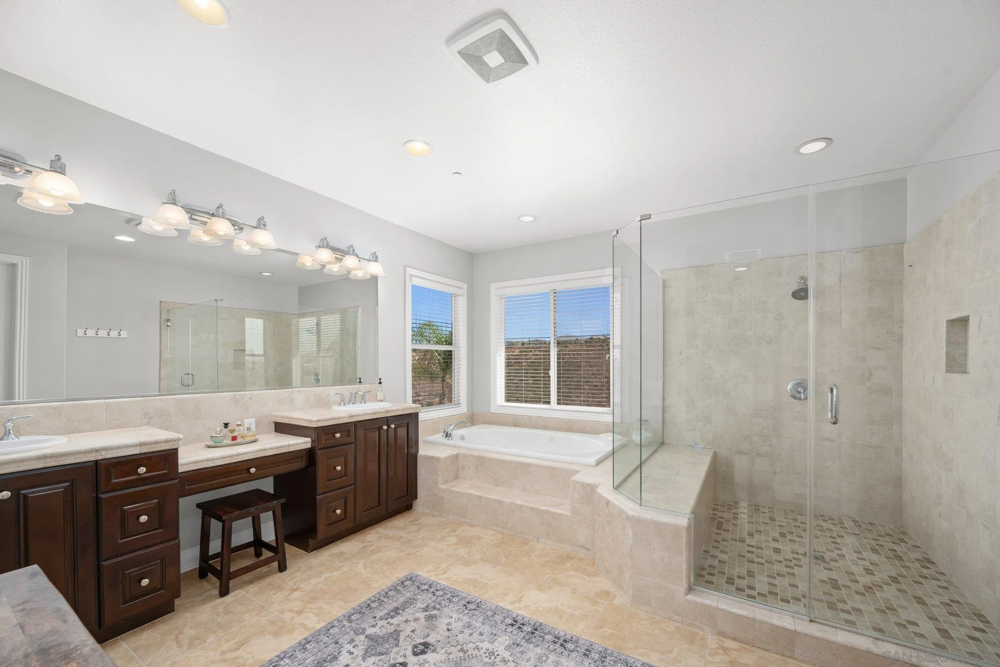 https://cdn.realtyfeed.com/cdn/127/260019325/08705be1880178ce8b7e3aa82984955f.webp