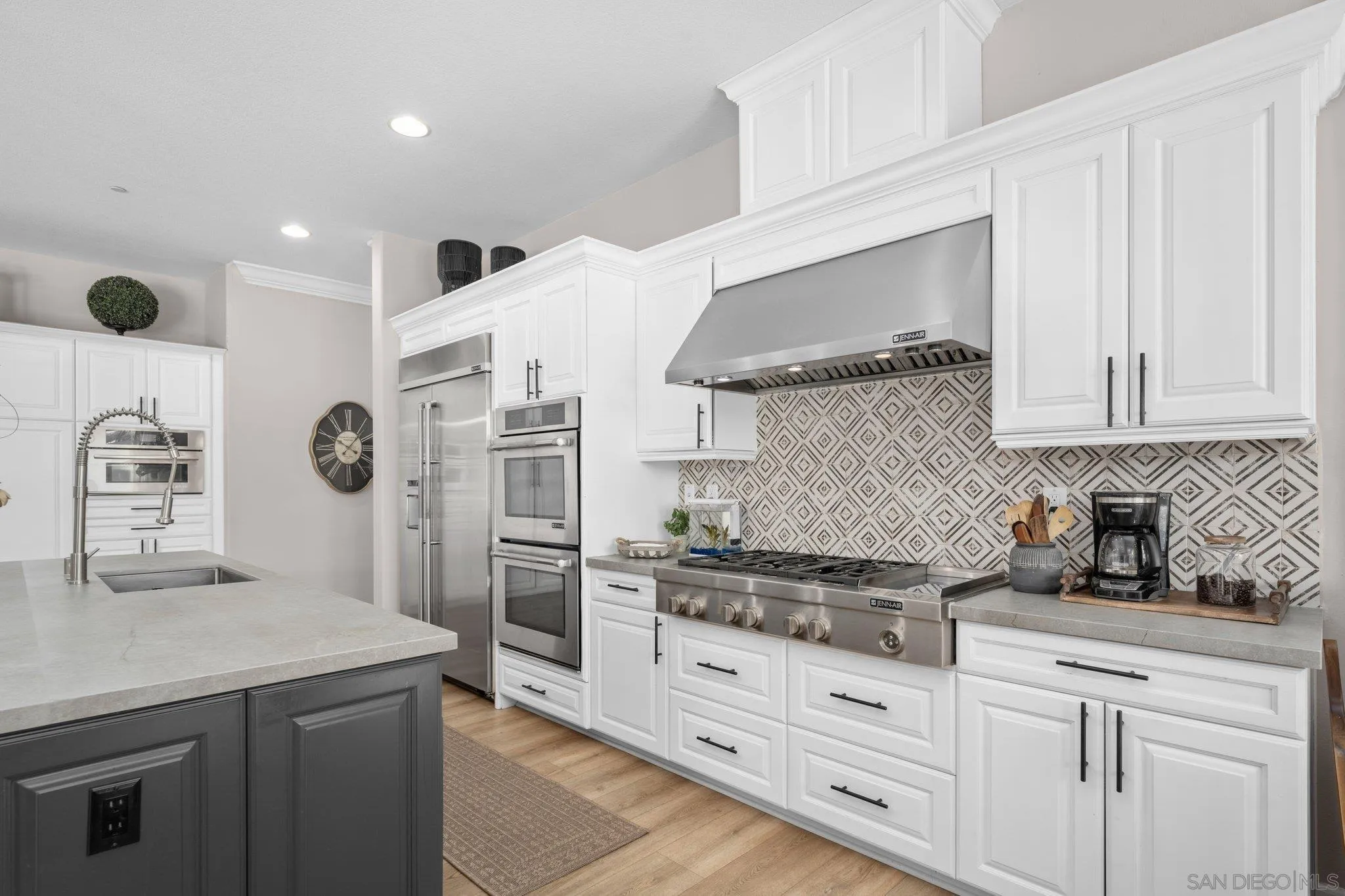 https://cdn.realtyfeed.com/cdn/127/260019325/1092732e4ff224e0601d5aa91ab9f8e1.webp