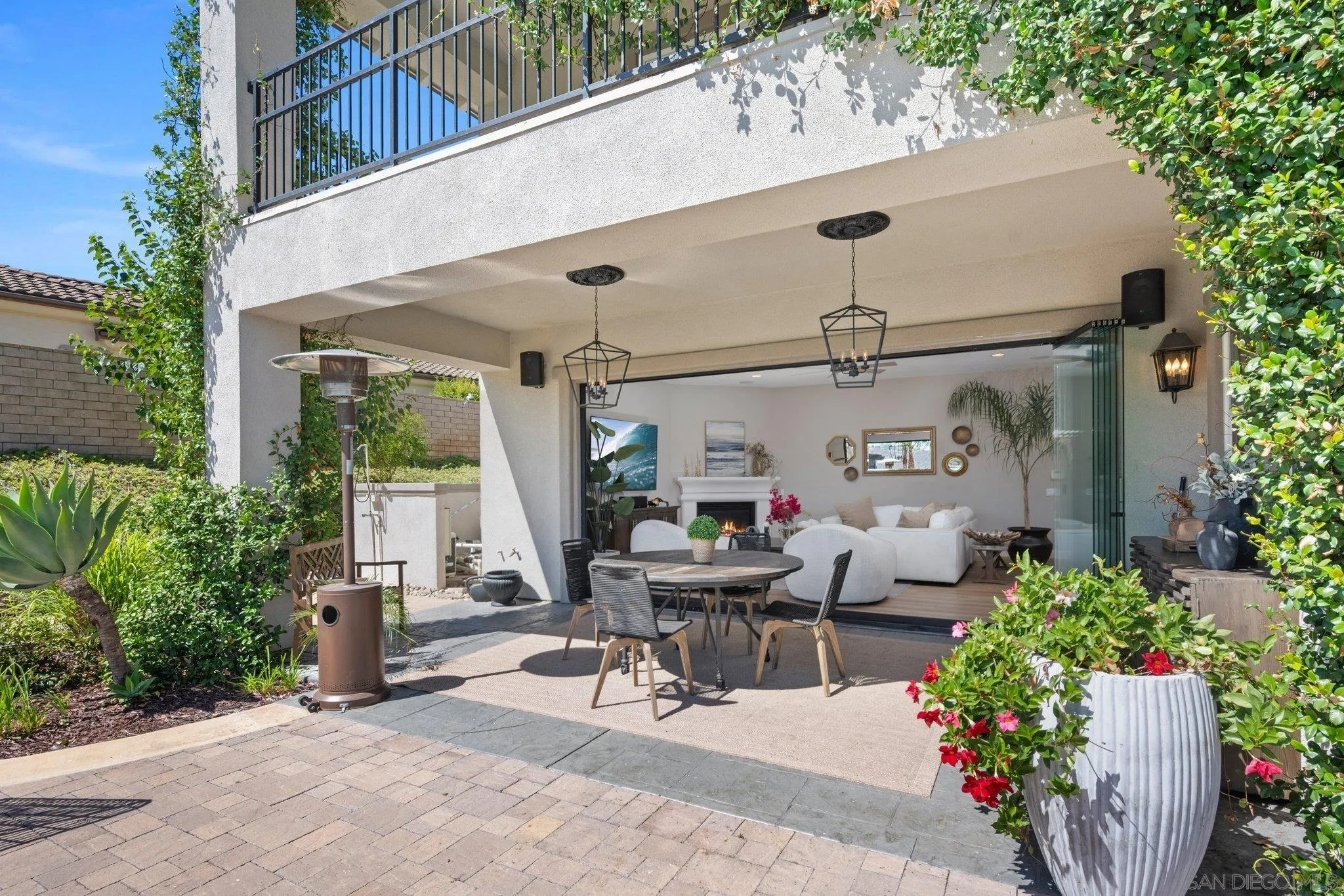 https://cdn.realtyfeed.com/cdn/127/260019325/307f34f503777d6edcdf4d14c40bbc58.webp