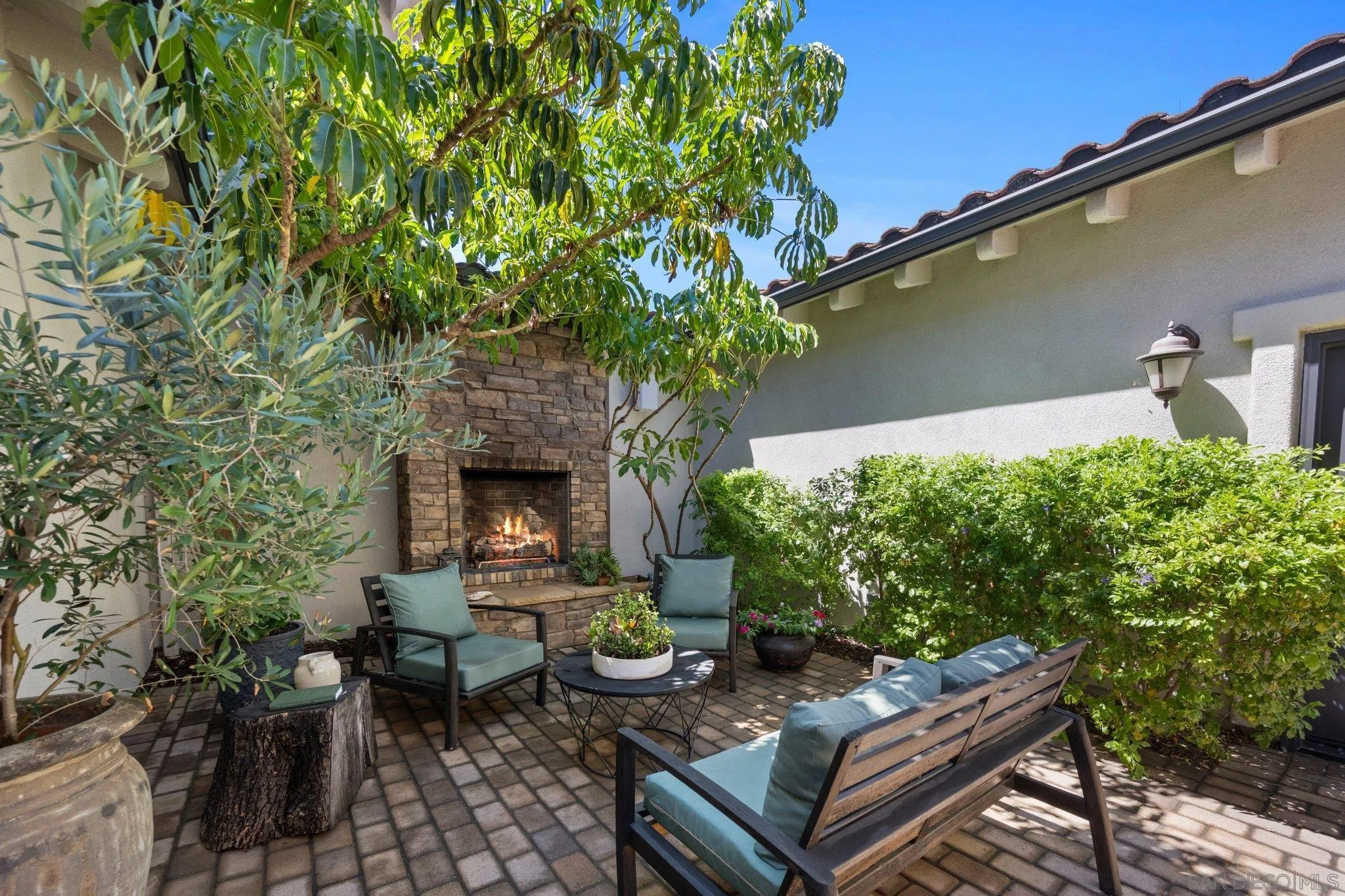 https://cdn.realtyfeed.com/cdn/127/260019325/37cf50f33b3548e47fdc957fdcaf12c1.webp