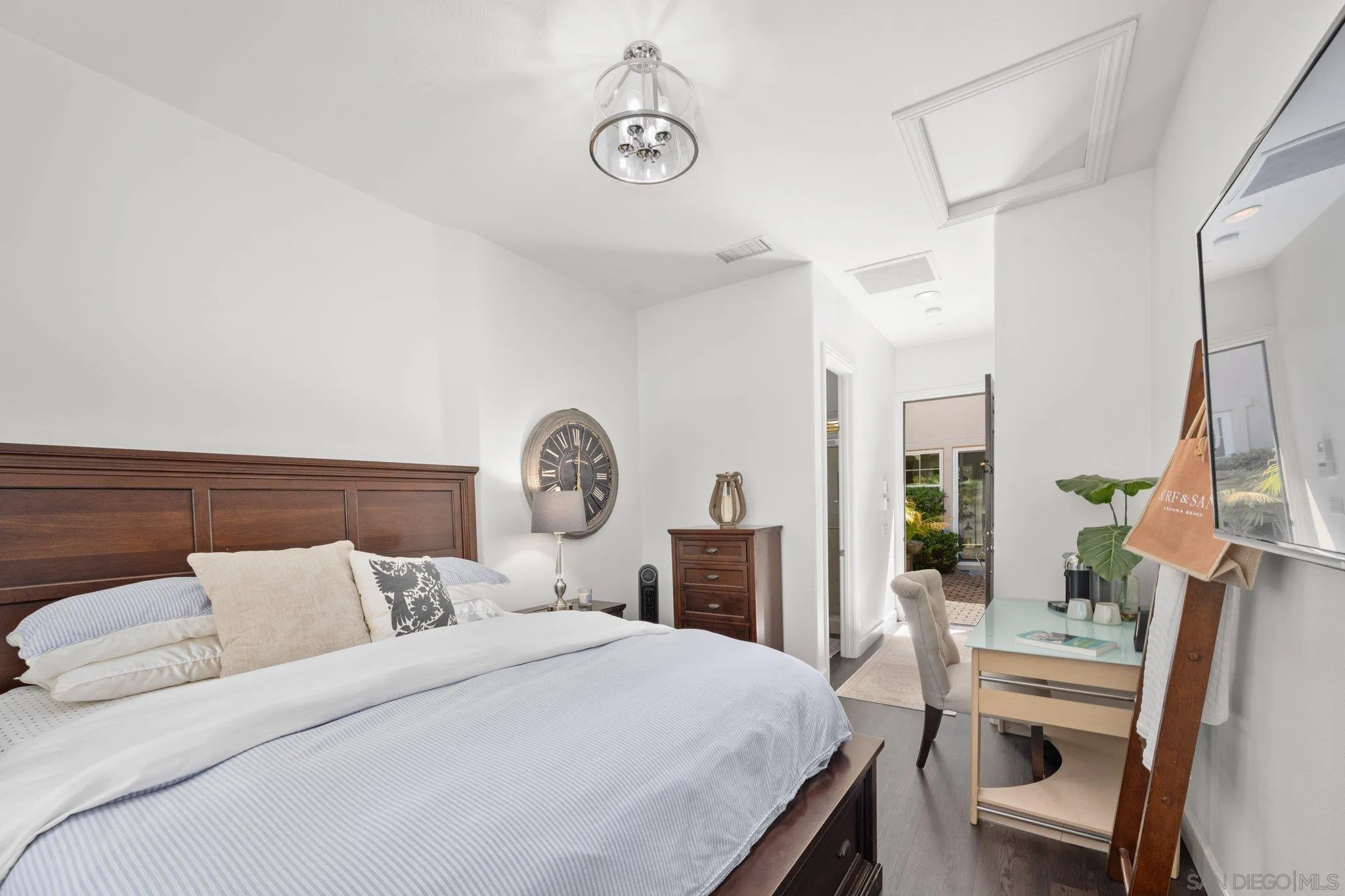 https://cdn.realtyfeed.com/cdn/127/260019325/737aa0dedbd634b3b1541c488ac78651.webp