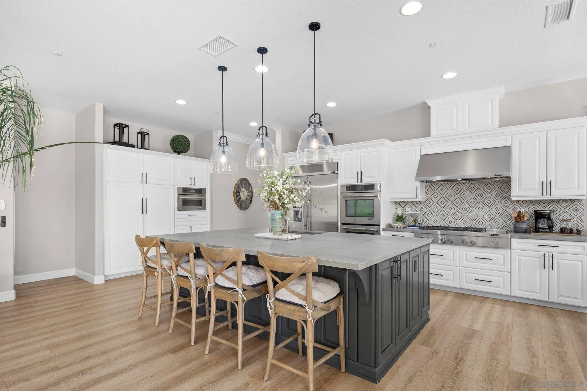 https://cdn.realtyfeed.com/cdn/127/260019325/ccd92260e20cb9096b2afd5ff9679326.webp