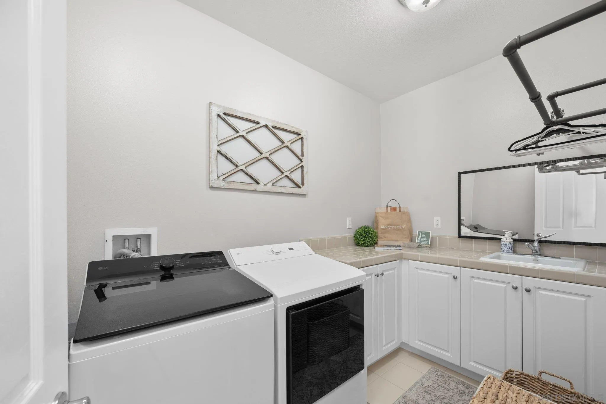 https://cdn.realtyfeed.com/cdn/127/260019325/eb1da3bcdc49ed2a1a08162df851baf9.webp