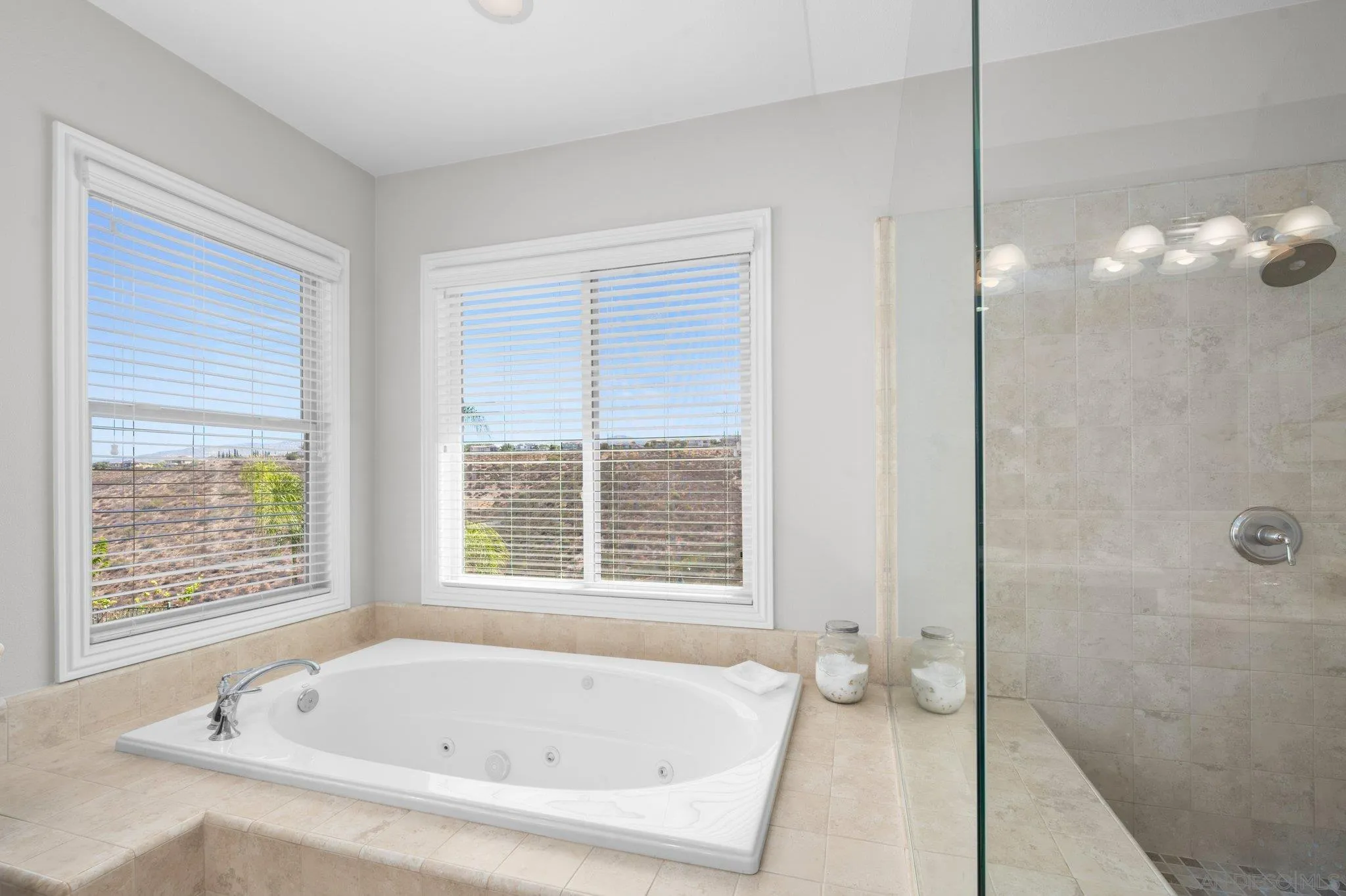https://cdn.realtyfeed.com/cdn/127/260019325/ebcd2bdb462470c900ac559d421b5e37.webp