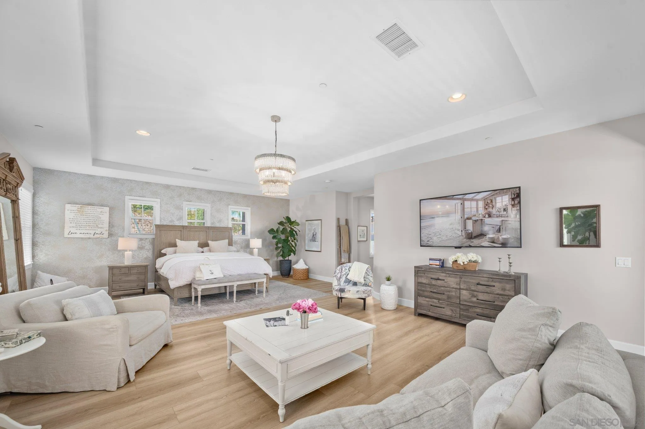 https://cdn.realtyfeed.com/cdn/127/260019325/fbab403a087d50bdbfb680129d06d7ec.webp