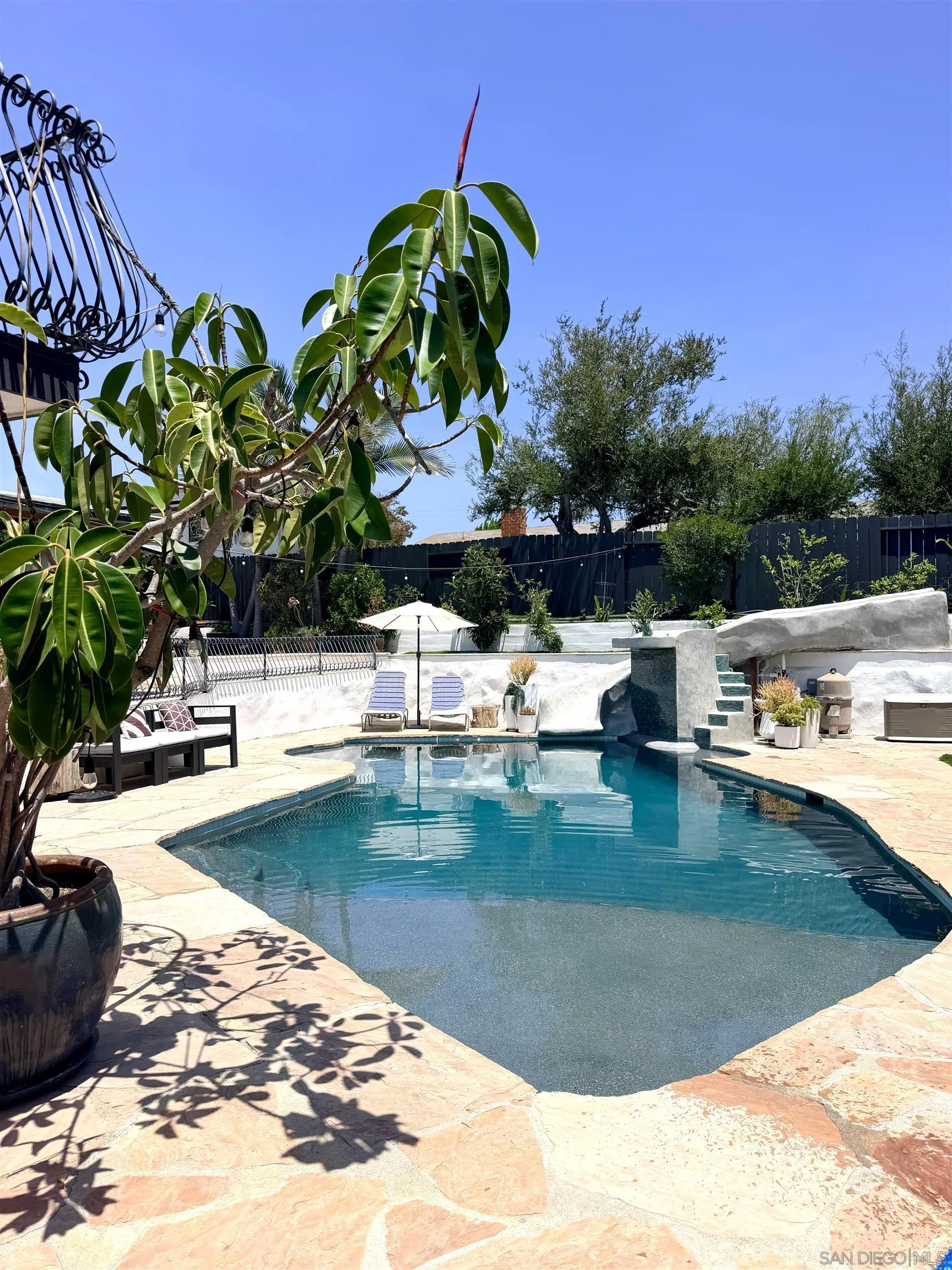https://cdn.realtyfeed.com/cdn/127/260019332/2274535bf4ad6a8e38466748ff4f0f78.webp