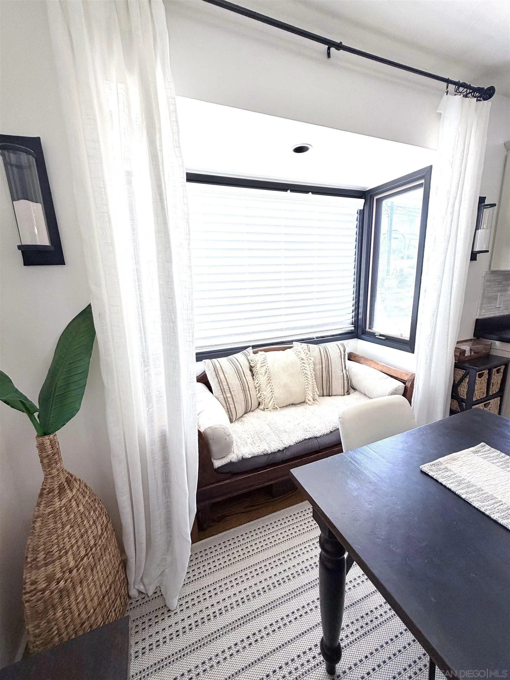 https://cdn.realtyfeed.com/cdn/127/260019332/2b4392d02140be04a012c9082229968a.webp