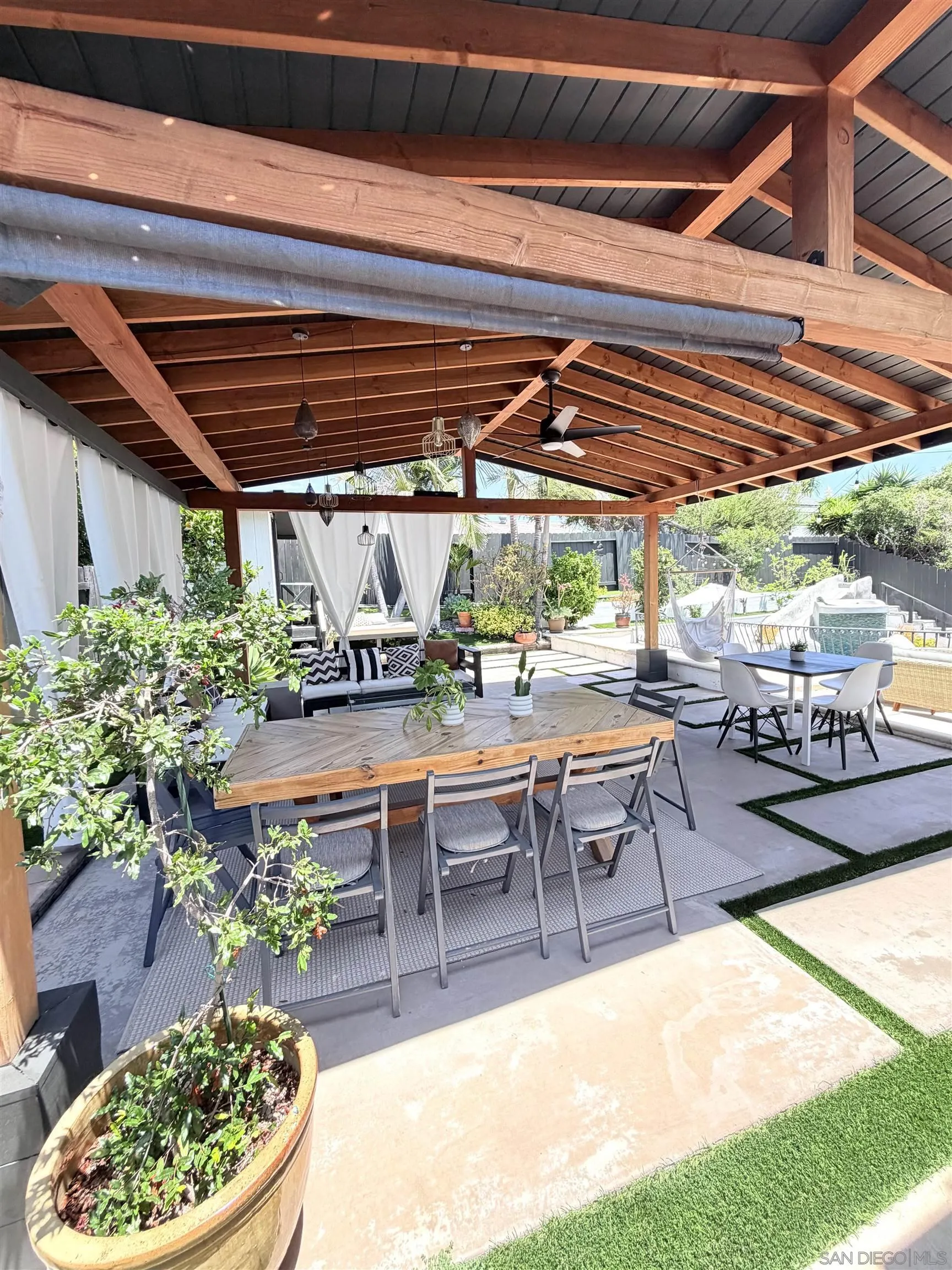 https://cdn.realtyfeed.com/cdn/127/260019332/4511846b6edcaddd0f6ce855b189ed0a.webp
