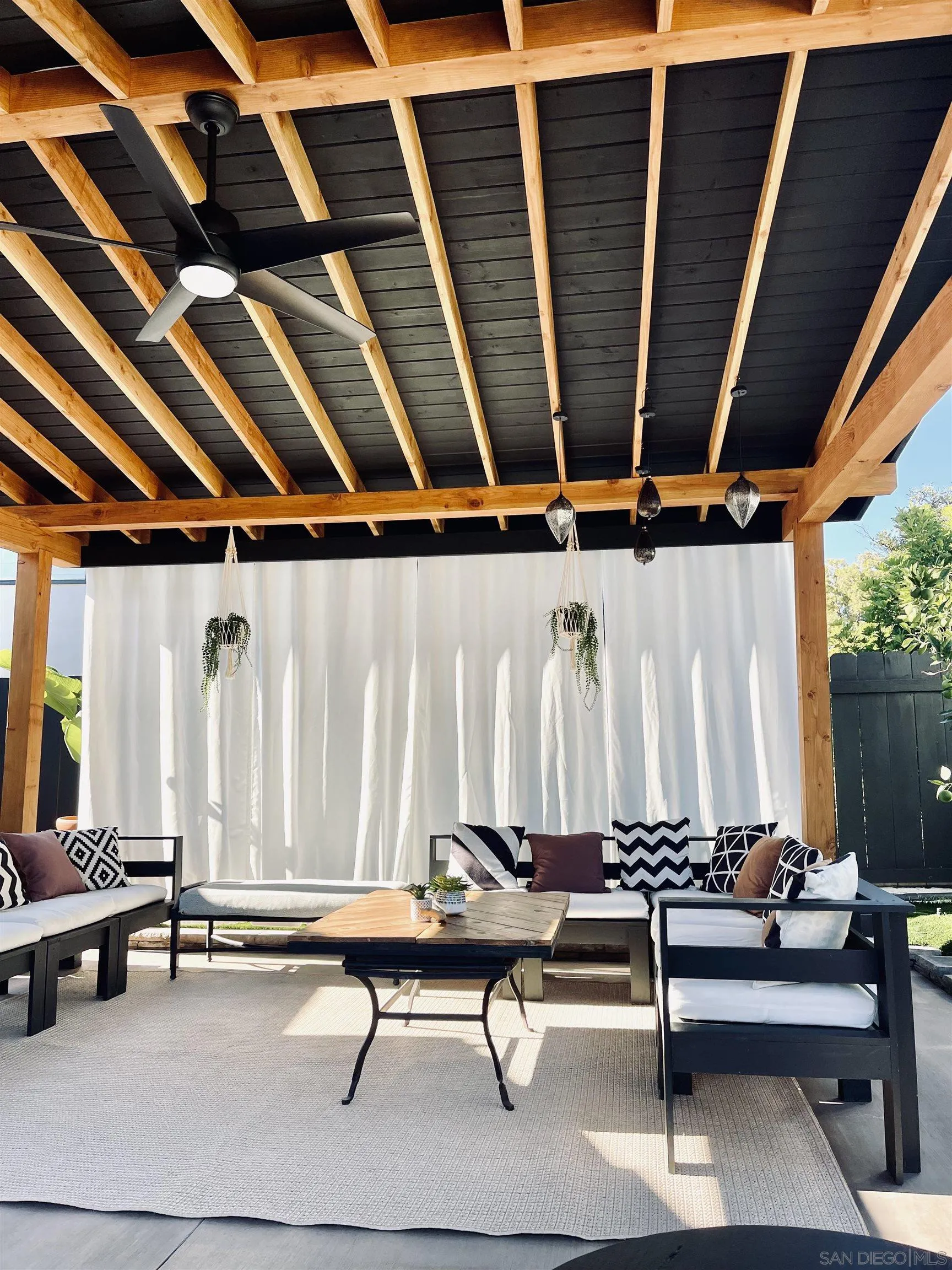 https://cdn.realtyfeed.com/cdn/127/260019332/e1597db56289337aeda54337d9f3c1e2.webp