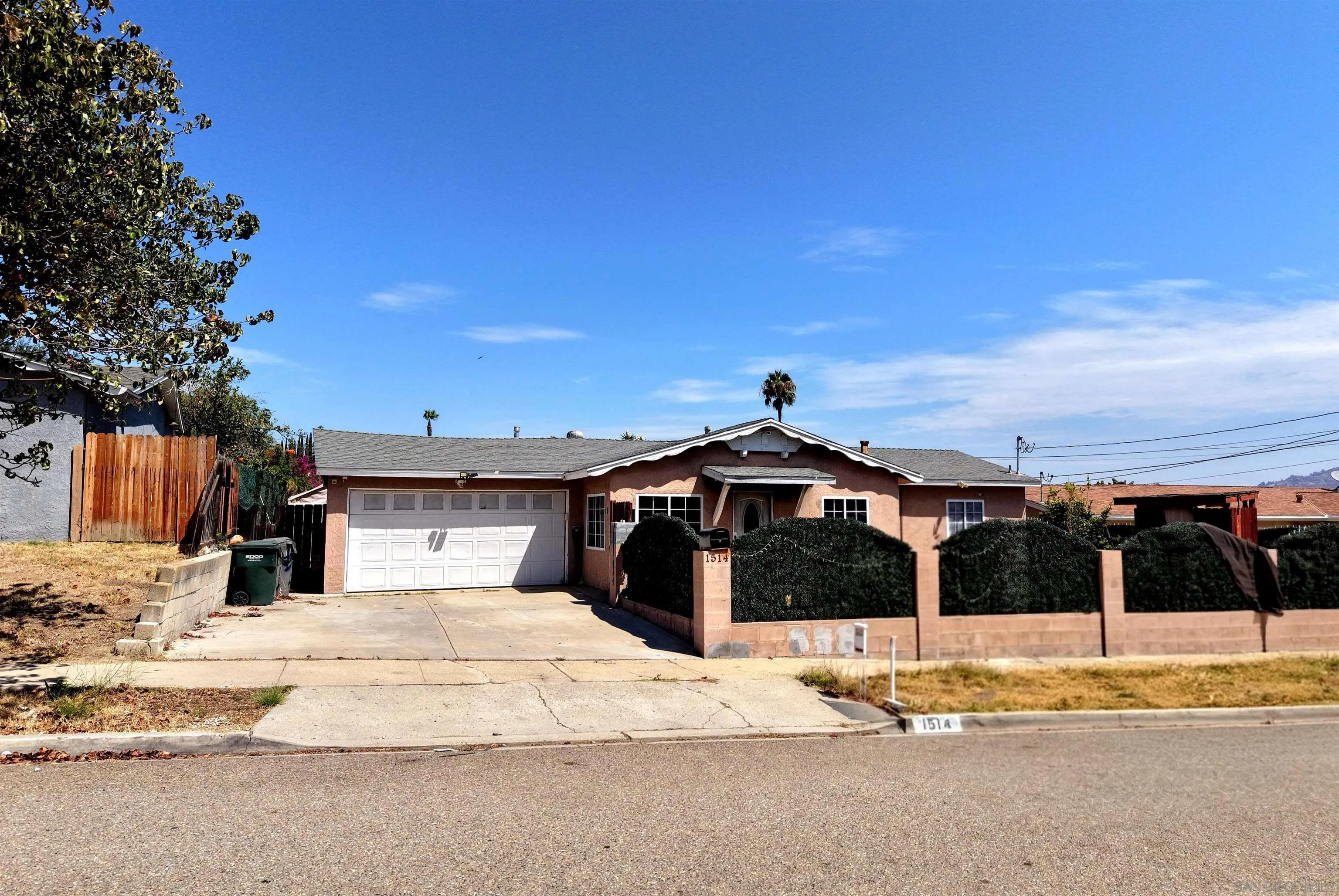 https://cdn.realtyfeed.com/cdn/127/260019333/738854454413f15396c65e4f4a166768.webp