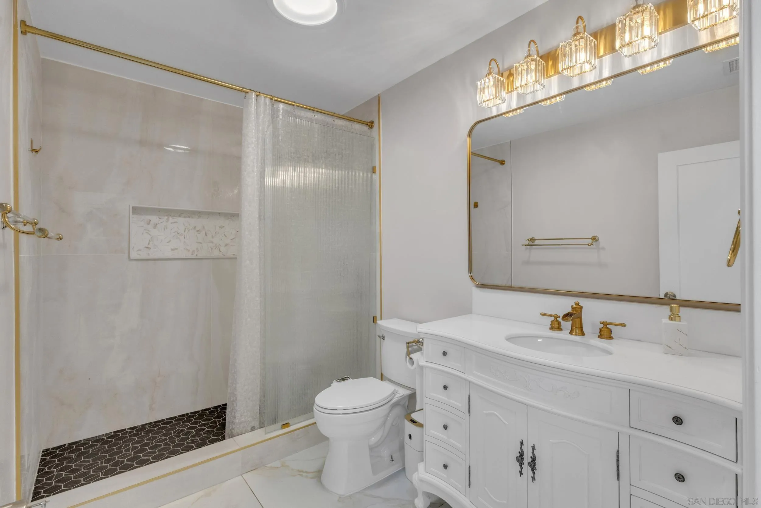 https://cdn.realtyfeed.com/cdn/127/260019337/241ae2fdeba155302ef2cd4512e65e68.webp