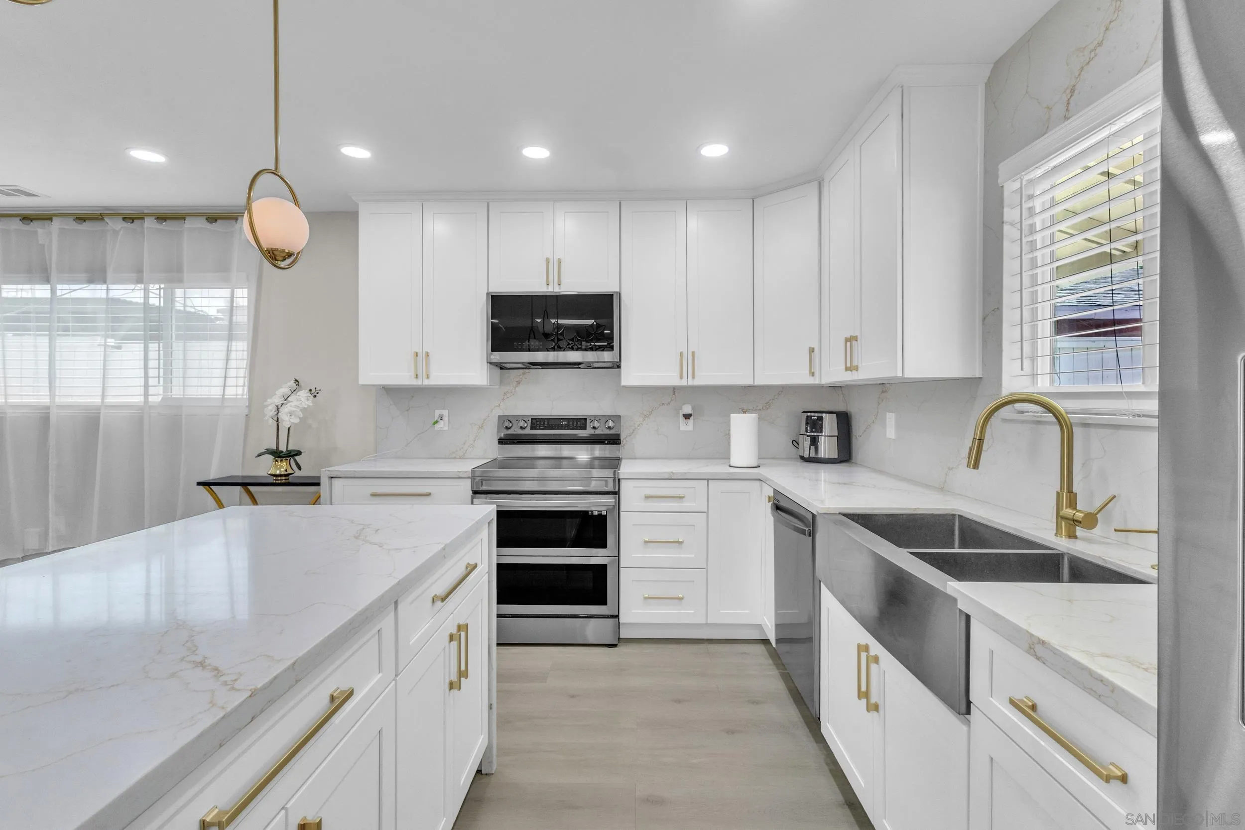 https://cdn.realtyfeed.com/cdn/127/260019337/3da8e0bf3b6c0ed6db7d2bdd9bd49b1a.webp