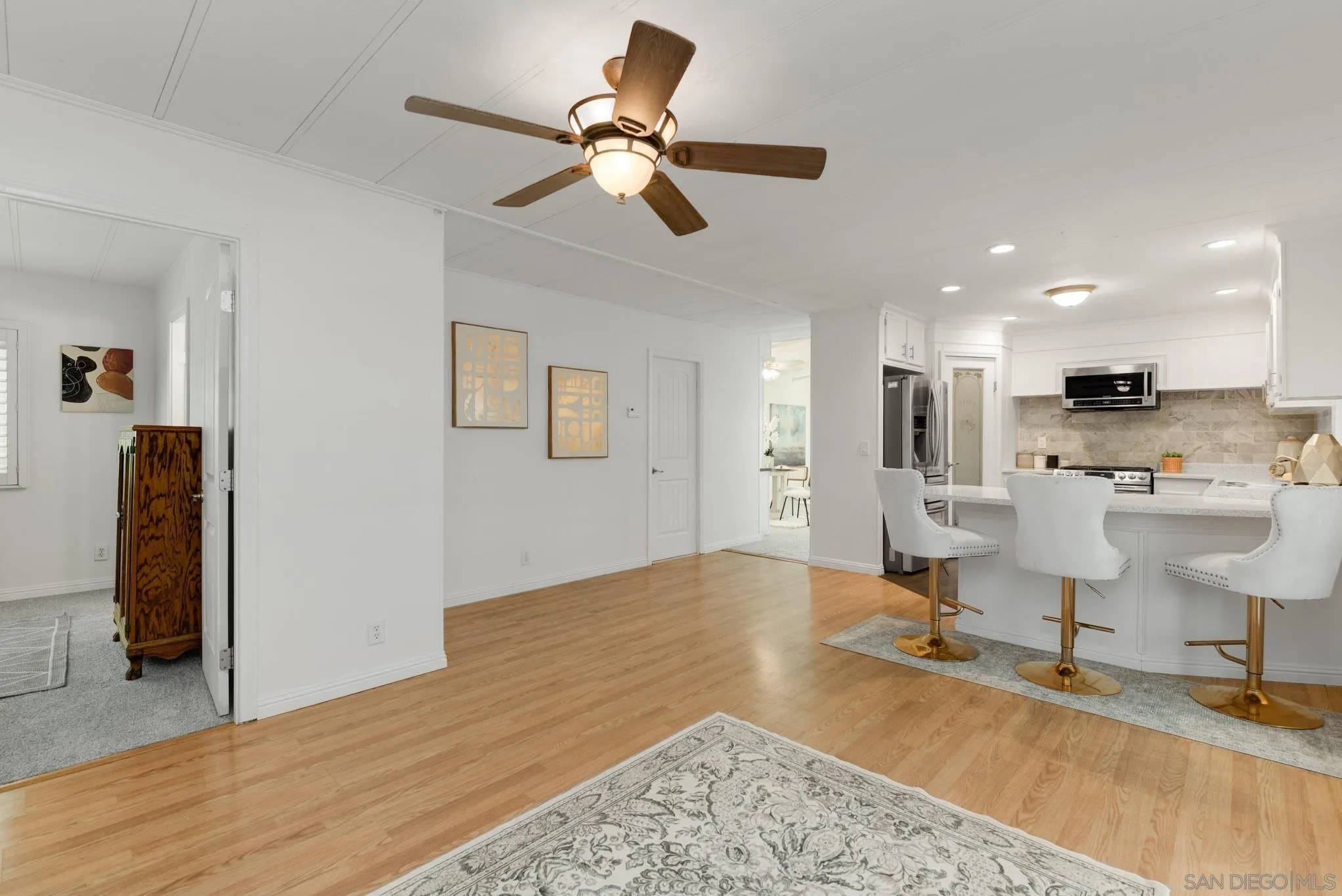 https://cdn.realtyfeed.com/cdn/127/260019338/46bec1713f327013802831911274e4c6.webp