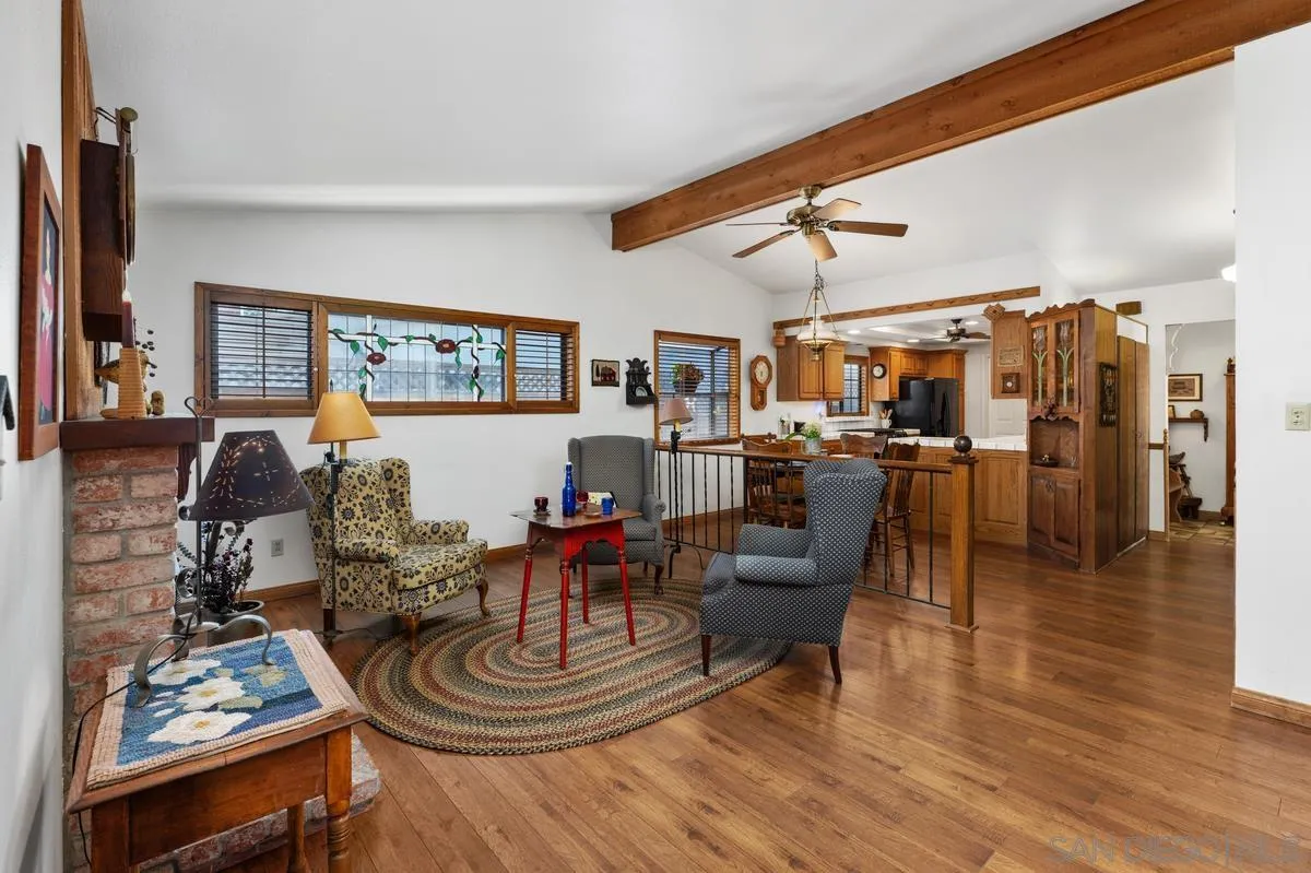 https://cdn.realtyfeed.com/cdn/127/260019341/f2d2afa2a8062e81bf809dc64c1aba07.webp