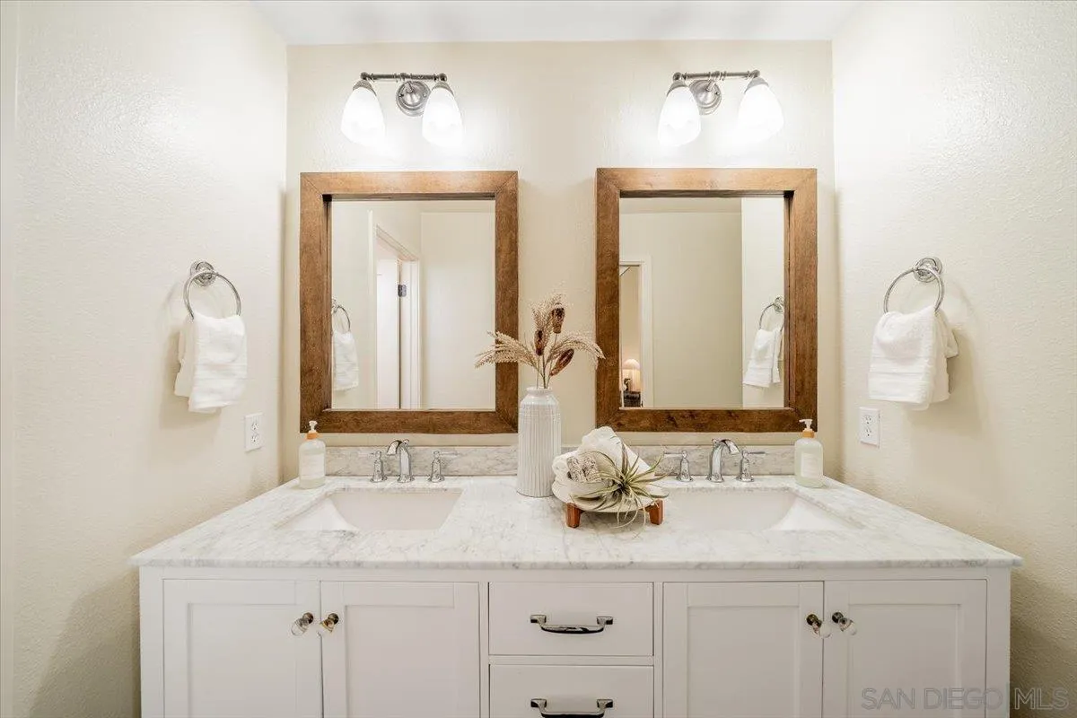 https://cdn.realtyfeed.com/cdn/127/260019348/9d70adf6f511aed5edcb0878c77ad2c2.webp